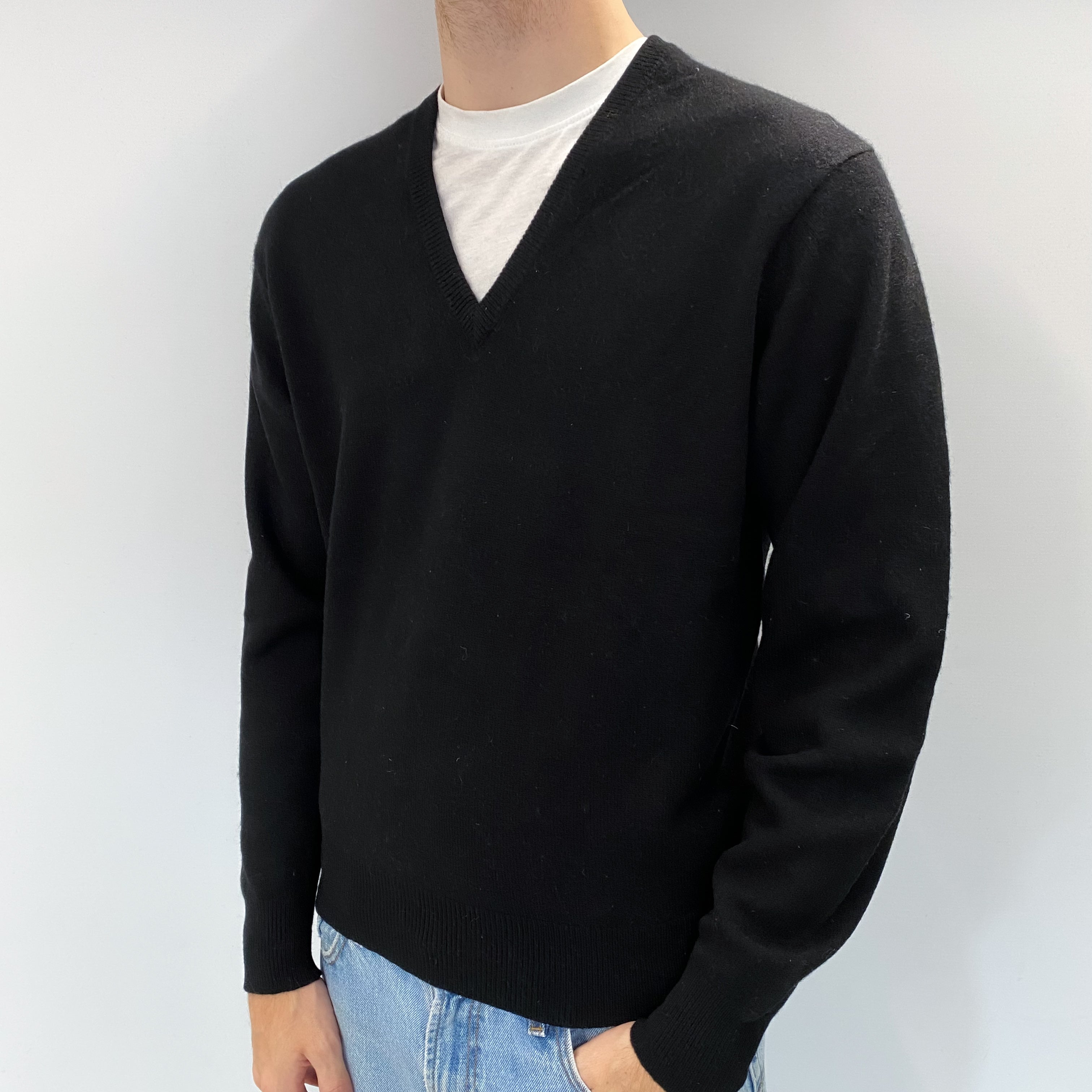 Men's British Vintage Black Cashmere V Neck Jumper Medium