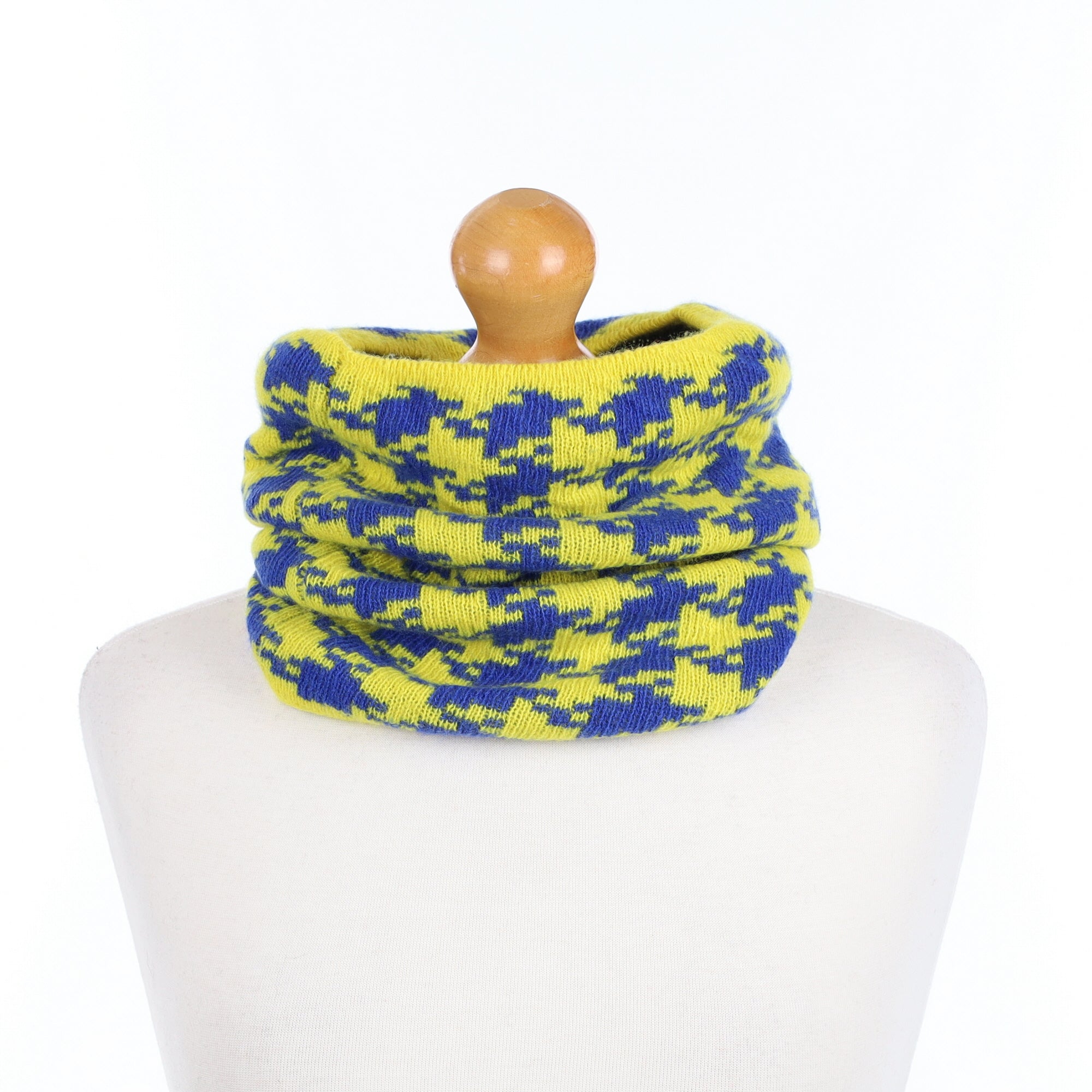 Brand New Scottish Yellow & Blue Houndstooth Cashmere Snood