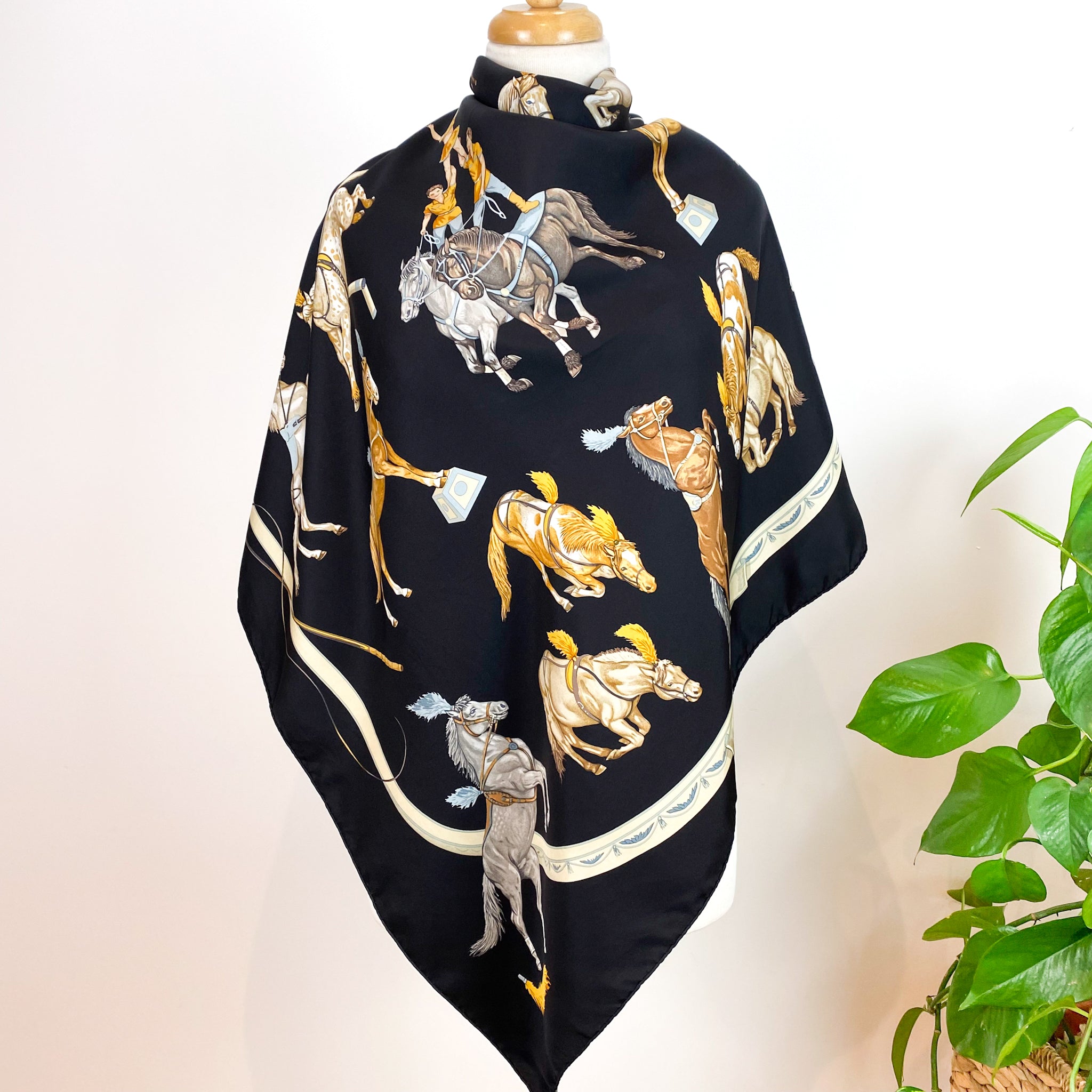 Boxed Hermes En Piste 1998 Designer Silk Scarf