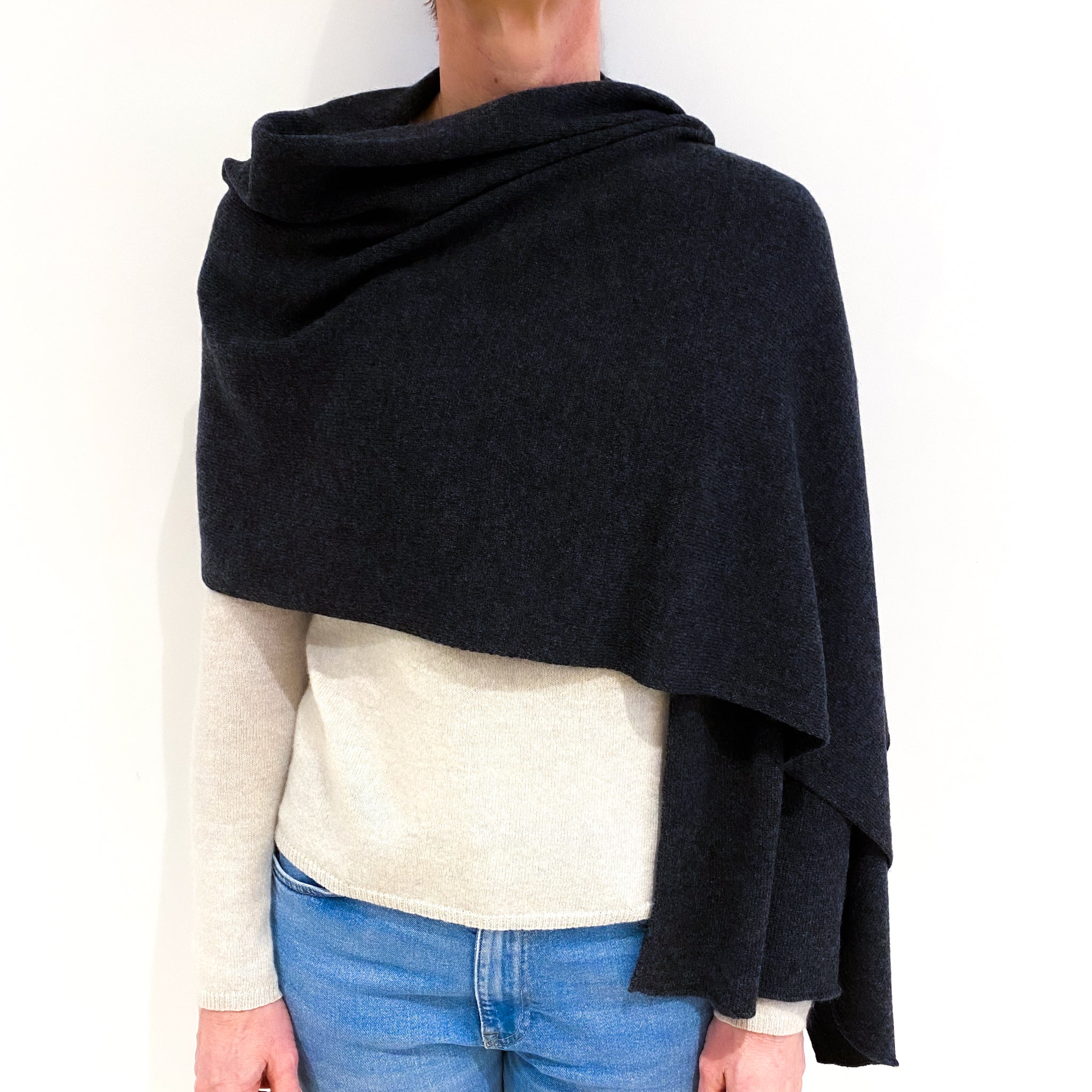 Brand New Scottish Charcoal Grey Scottish Wrap