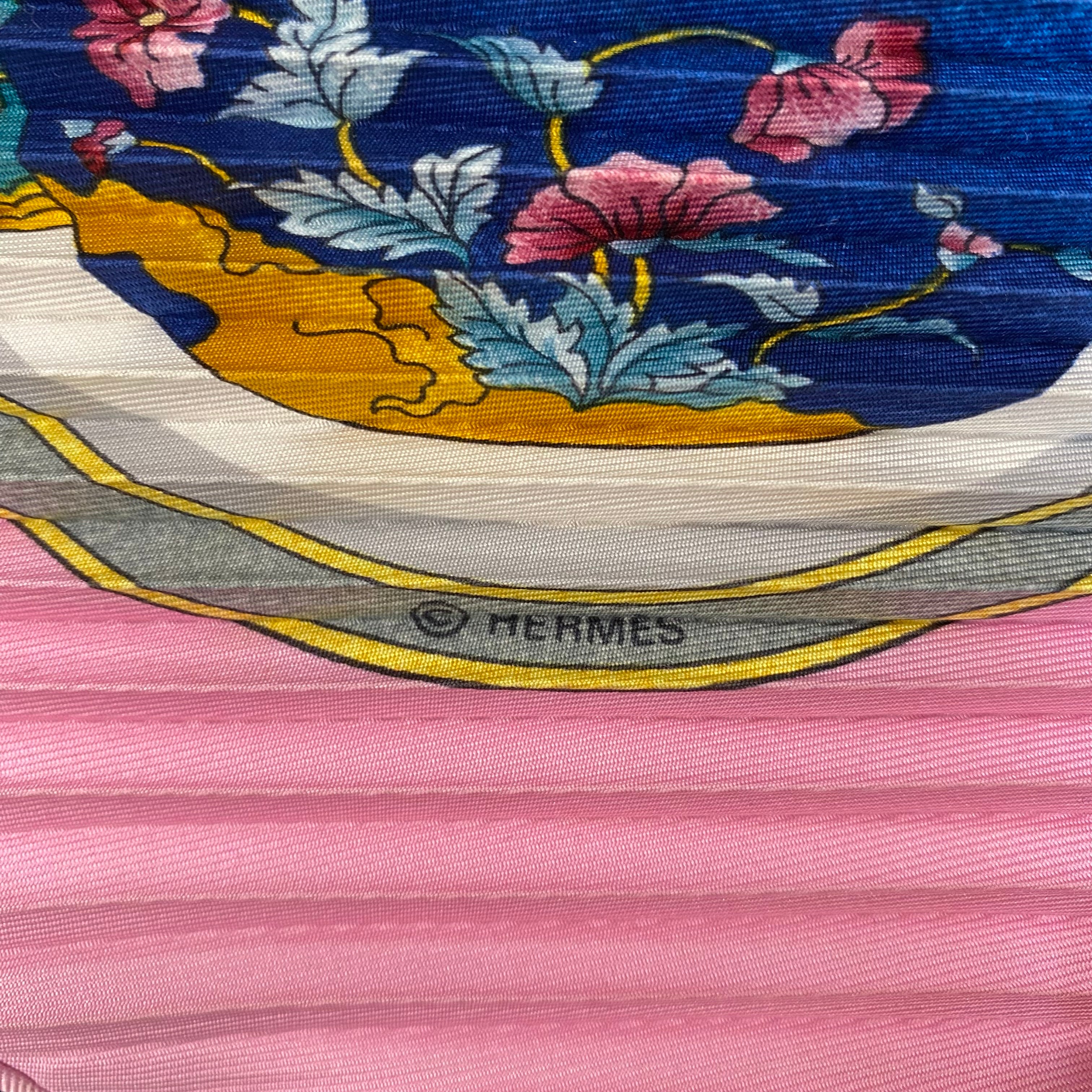 Boxed Hermès Qu Importe le Flacon Plisse Silk Scarf