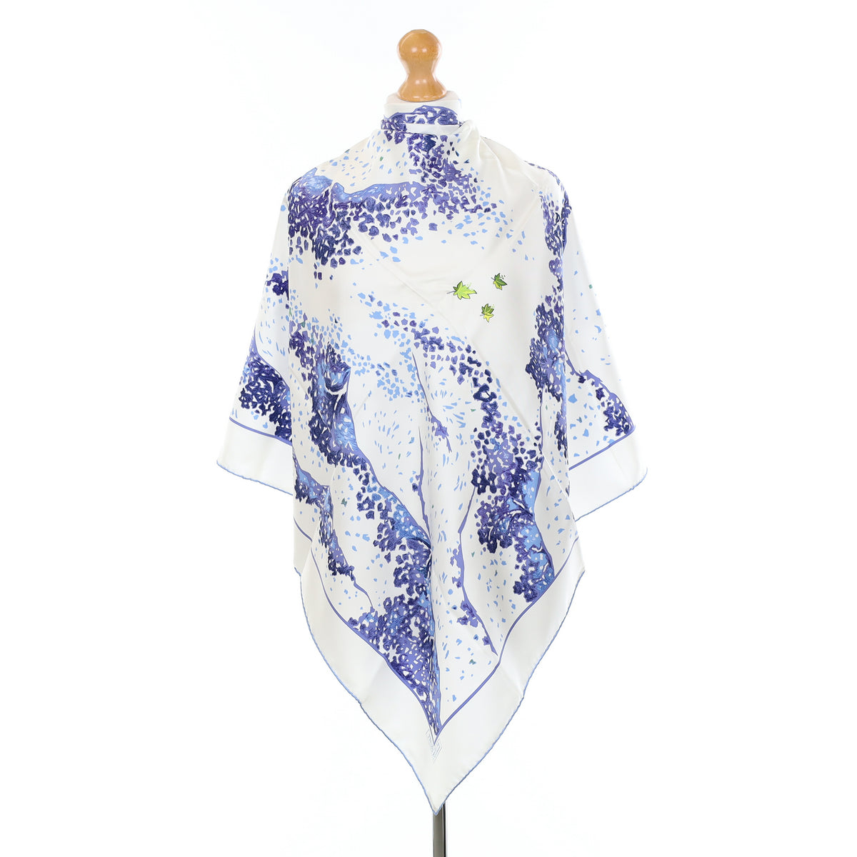 Brand New Boxed Hermès Trois Feuilles Silk Scarf