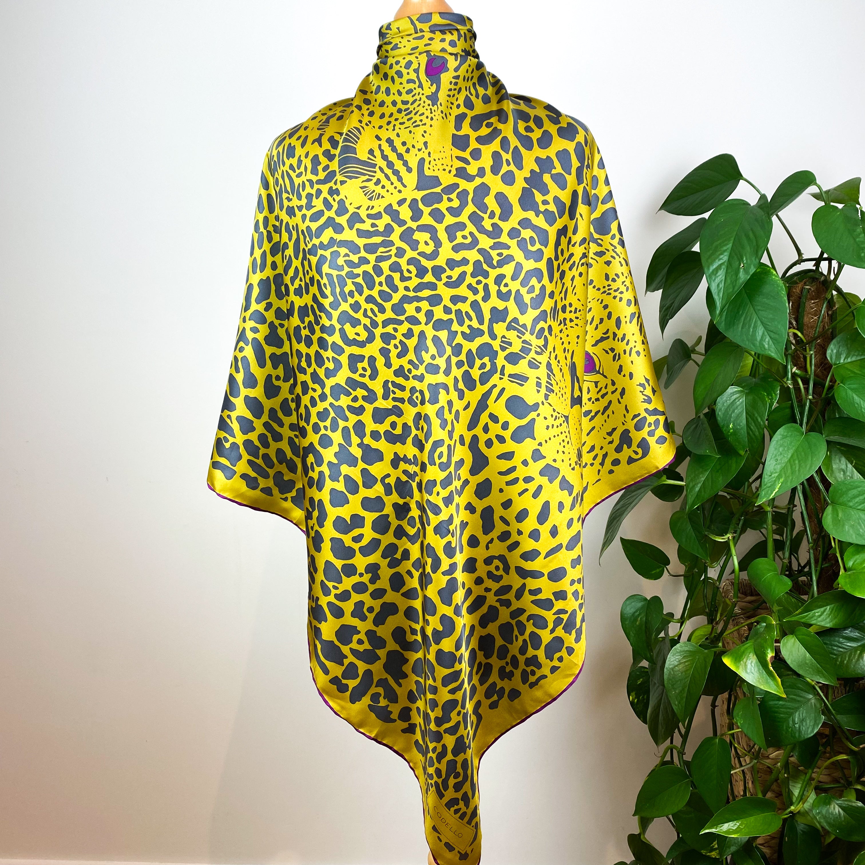 Codello Leopard Design Silk Scarf