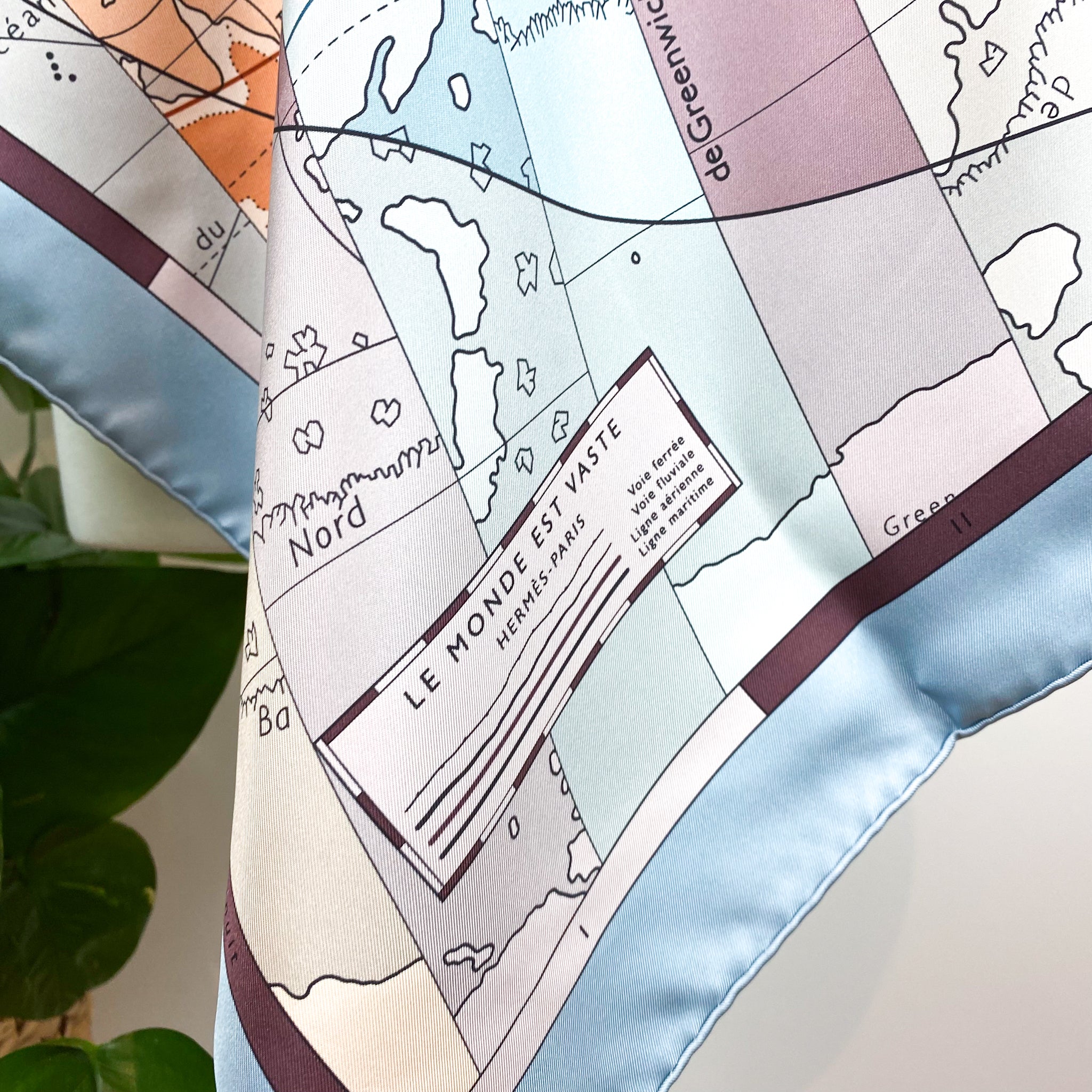 Boxed Hermes Lea Monde est Vaste Designer Silk Scarf