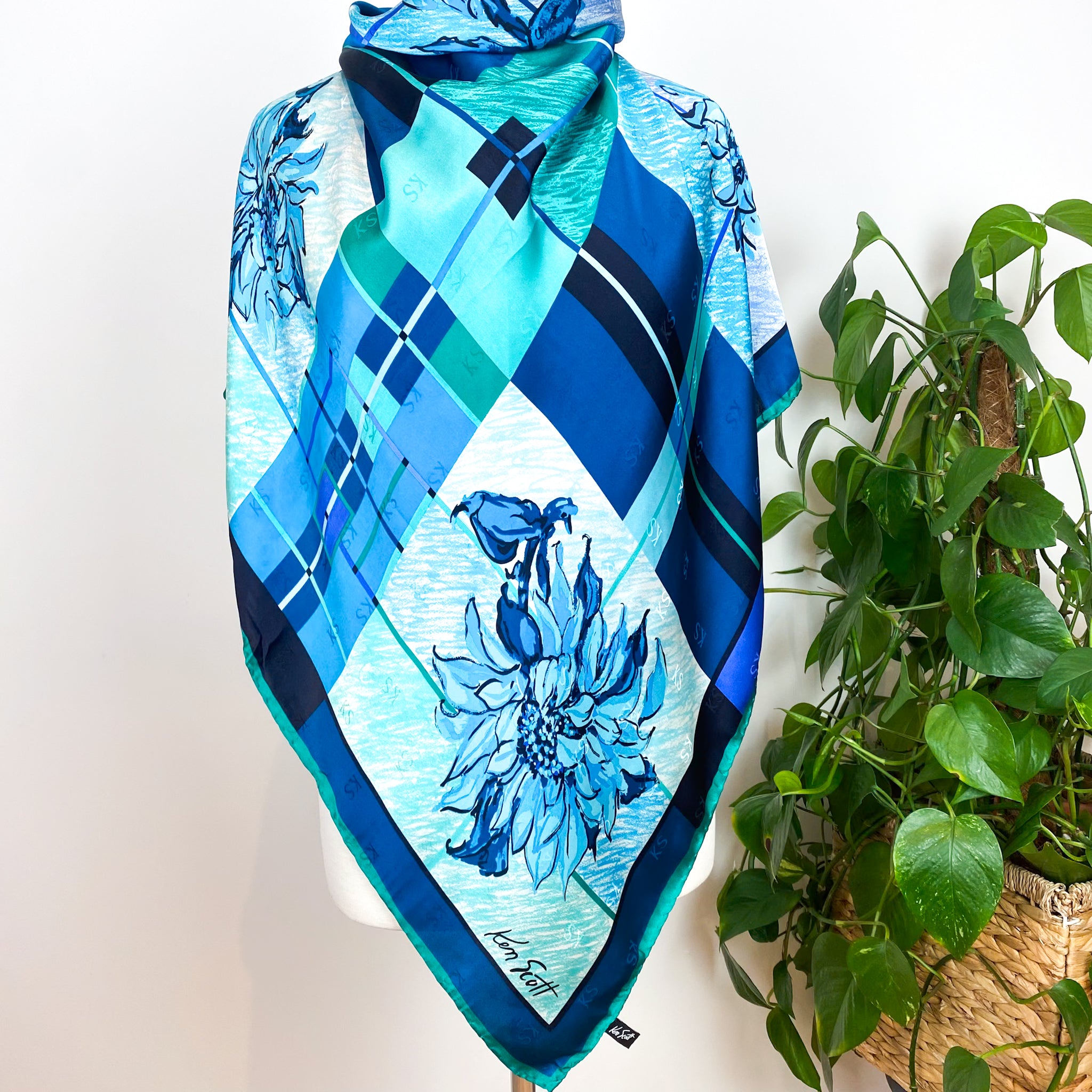 Immaculate Ken Scott Floral Designer Silk Scarf