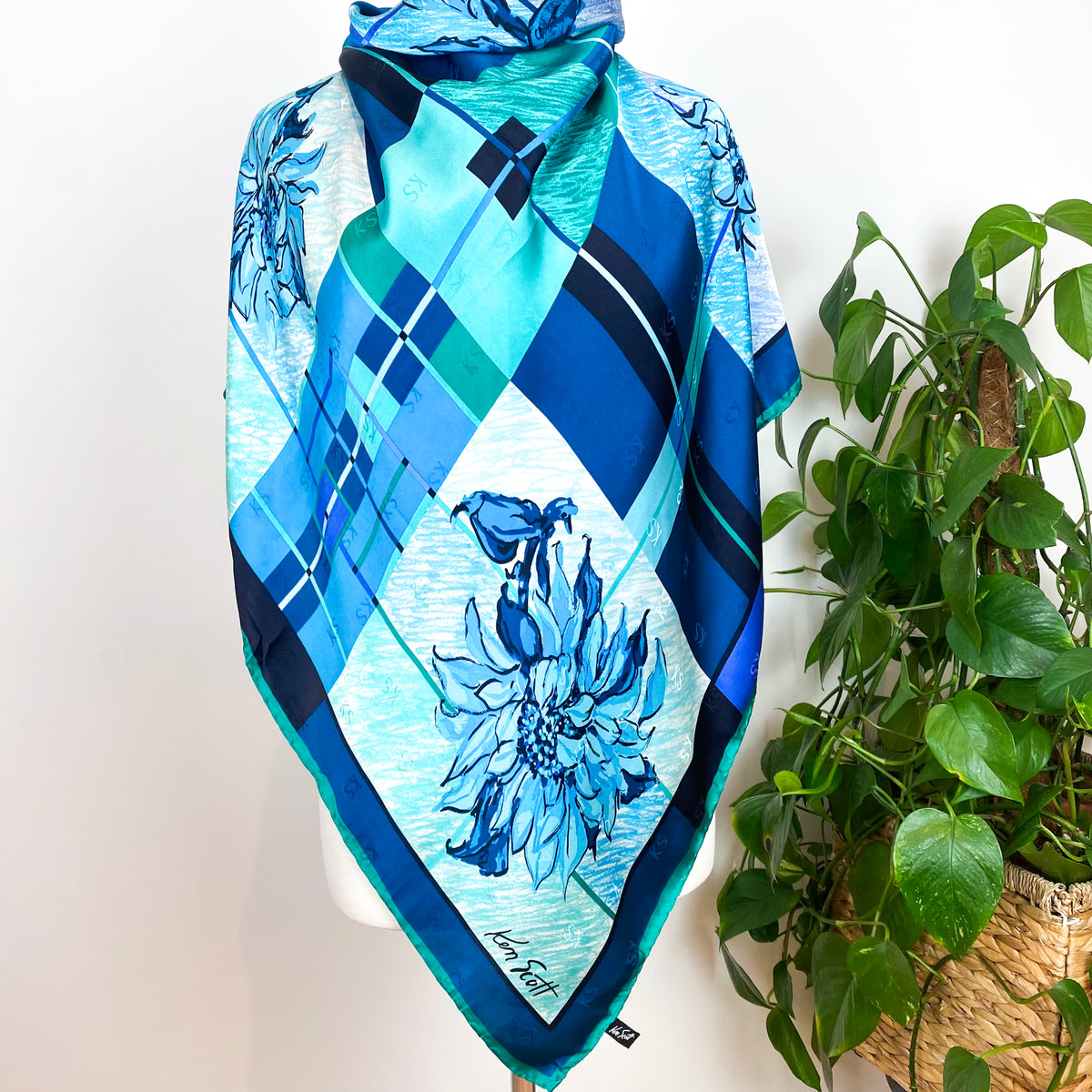 Immaculate Ken Scott Floral Designer Silk Scarf