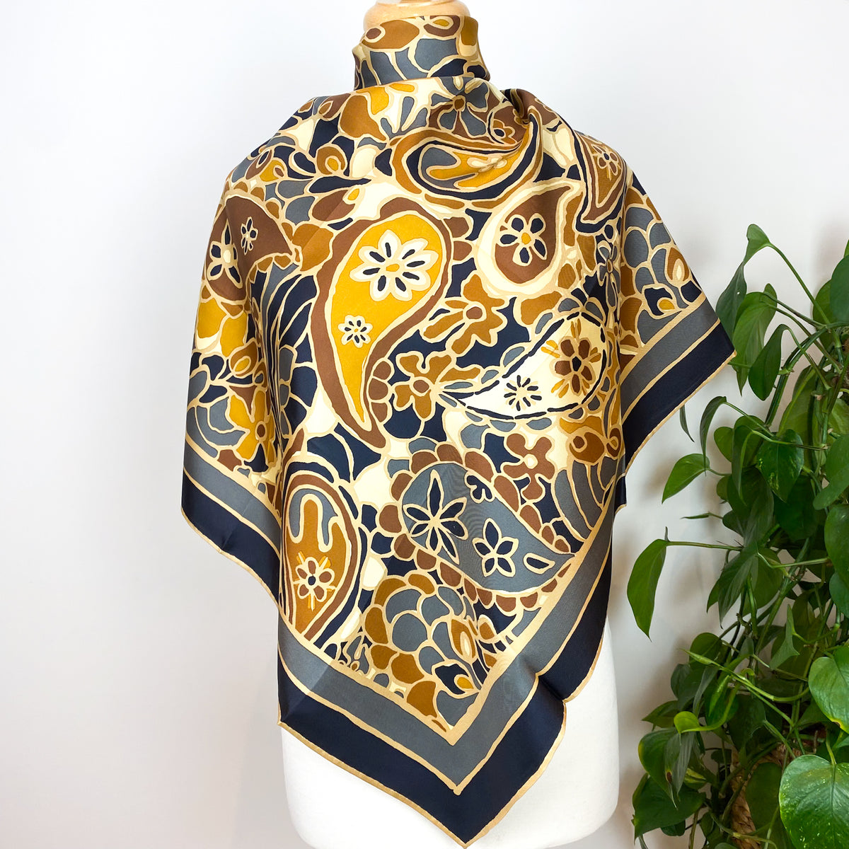 Brand New Boxed Jim Thompson Designer Silk Scarf