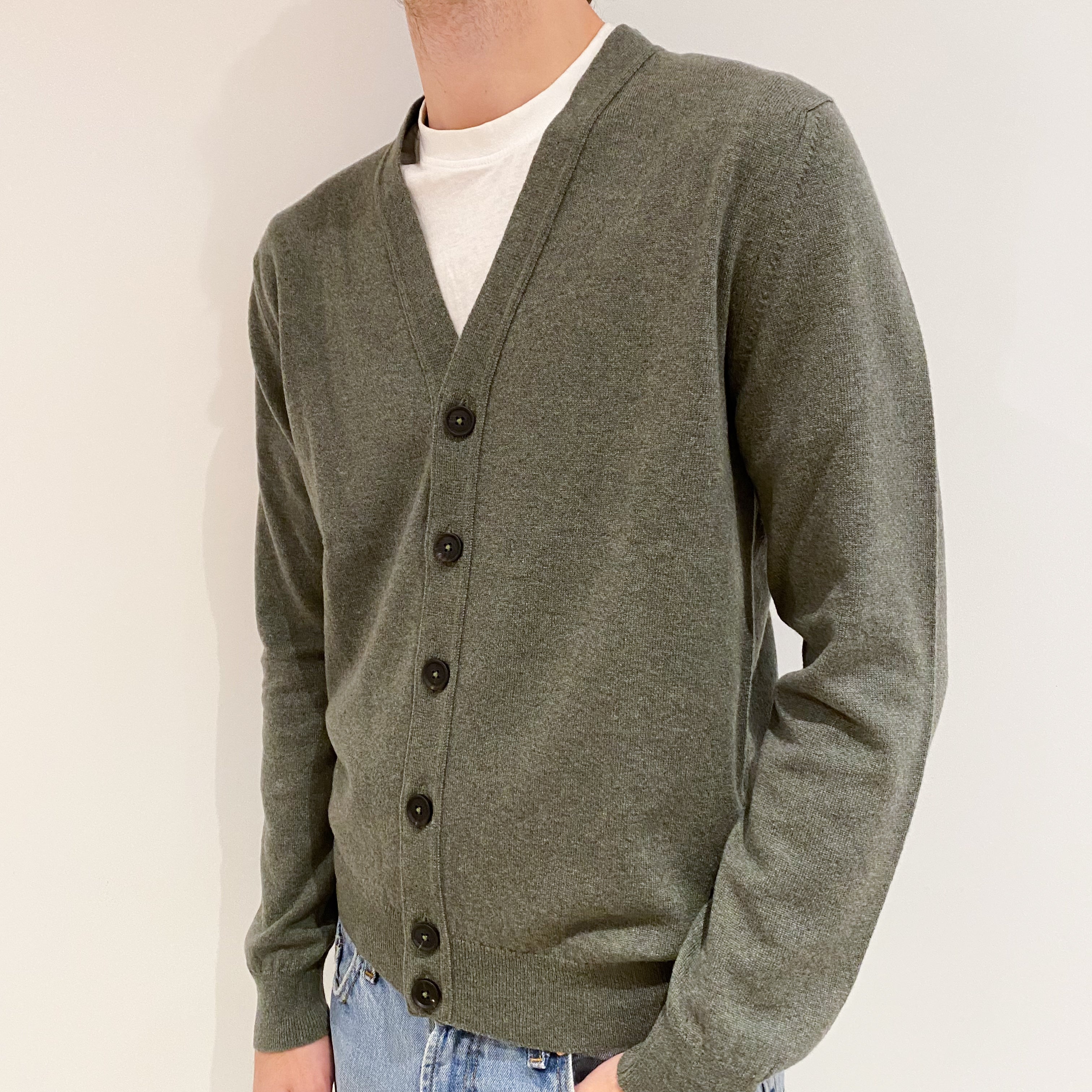 Men’s Brand New Scottish Khaki Green V-Neck Cardigan Medium