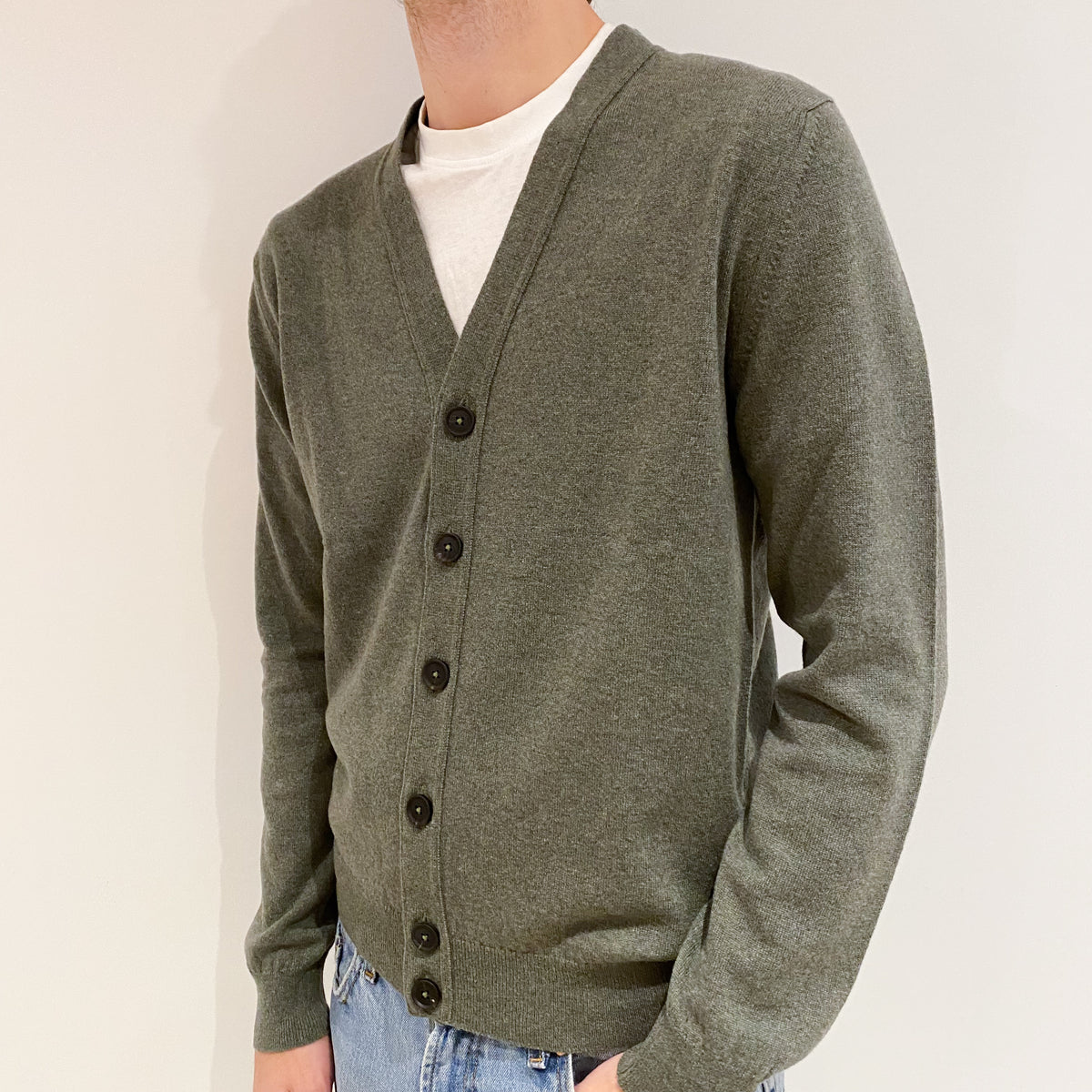 Men’s Brand New Scottish Khaki Green V-Neck Cardigan Medium