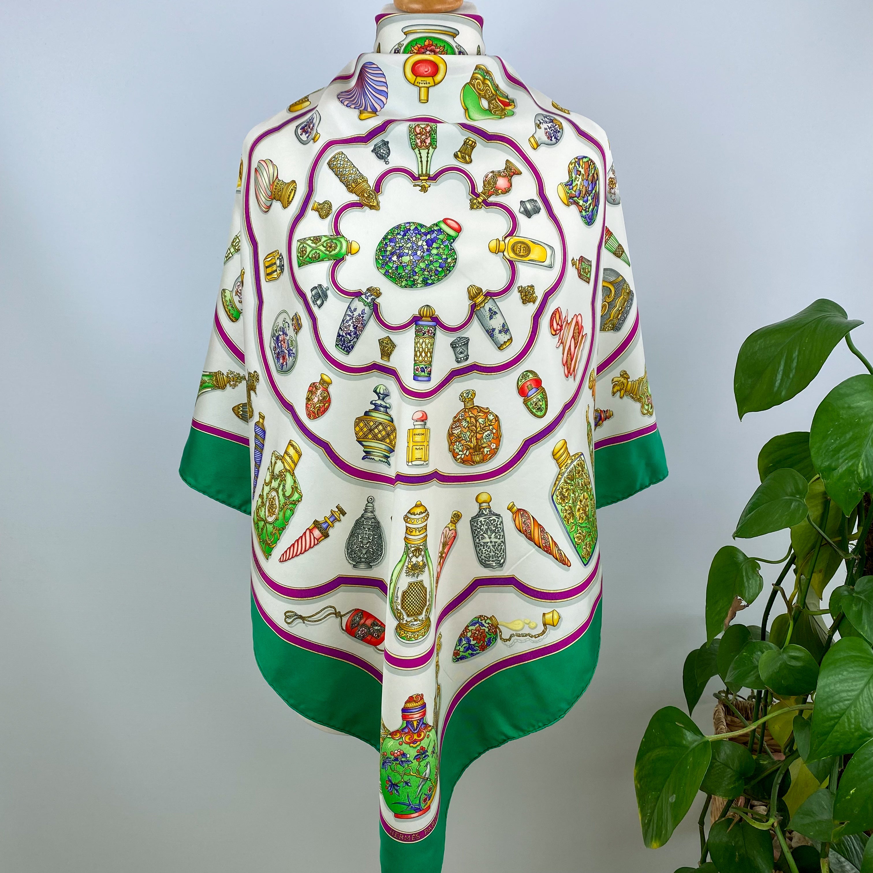 Hermès Qu’ Importe le Flacon Vintage Silk Scarf