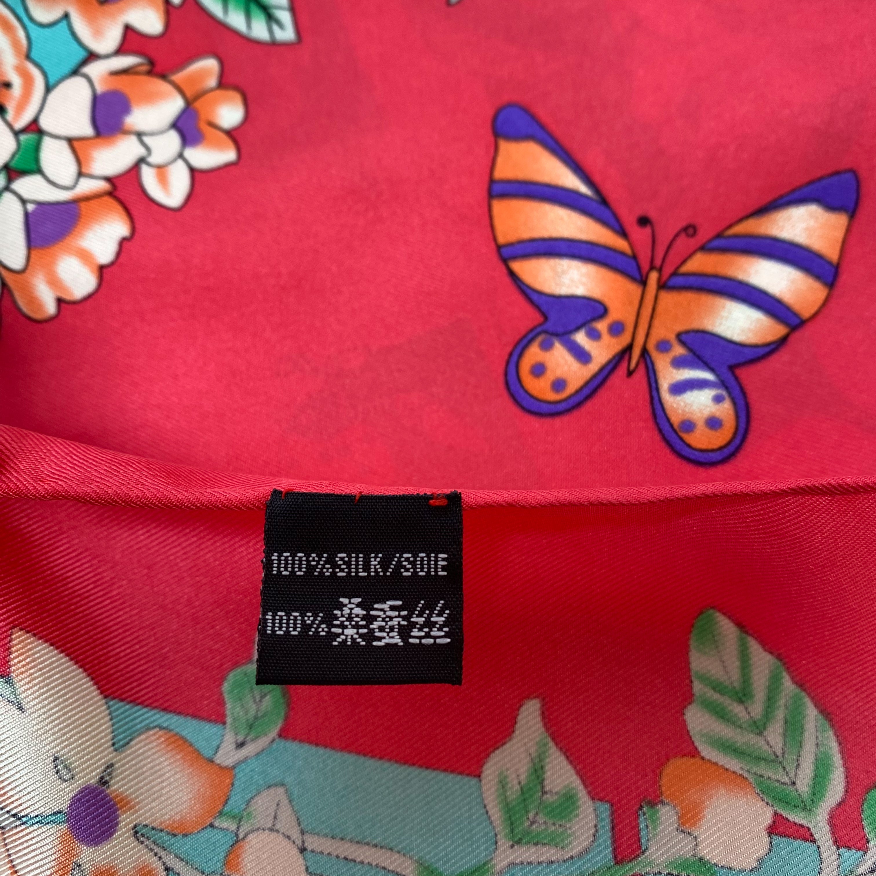 Immaculate Circular Floral Silk Scarf