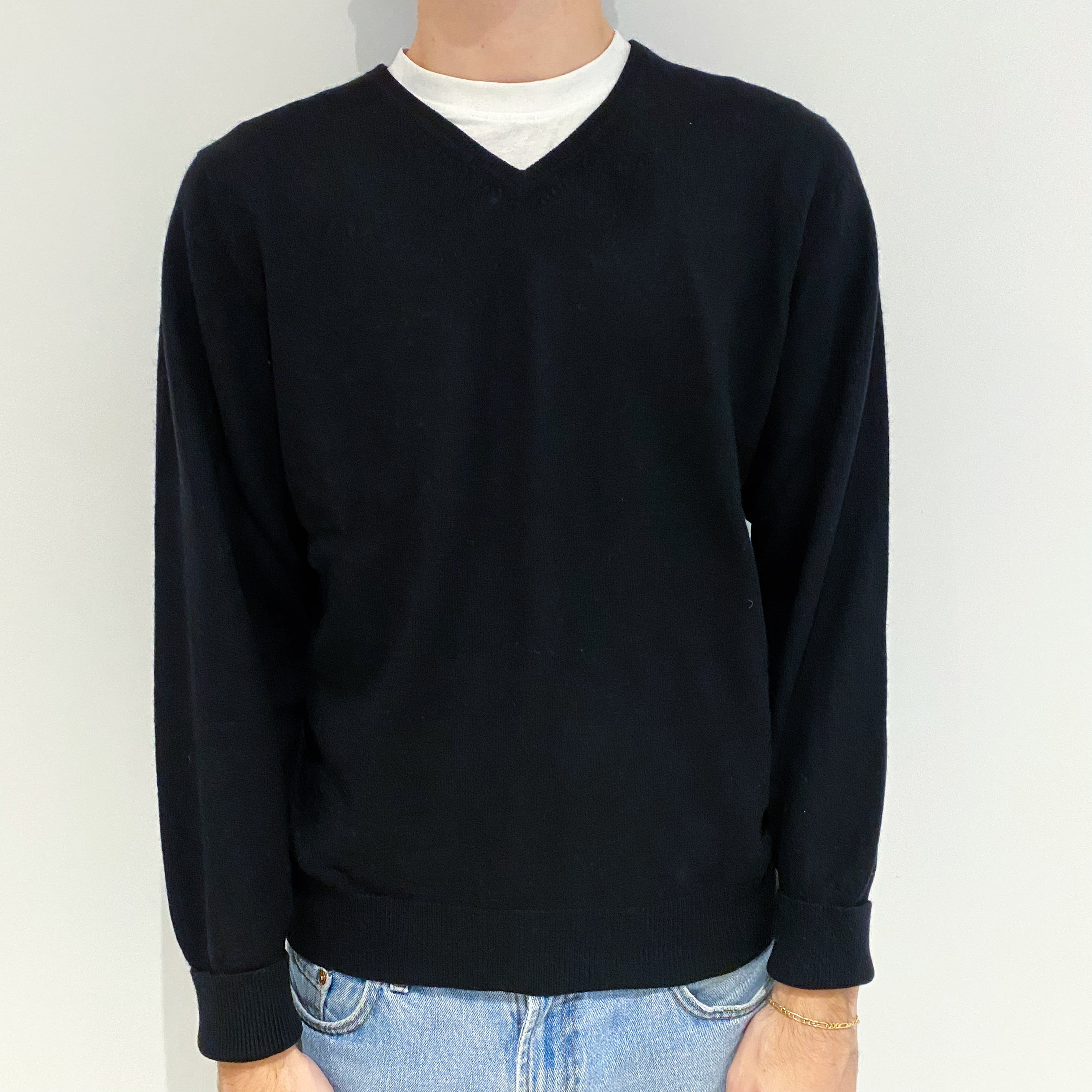 Men's Black Cashmere V-Neck Jumper Large