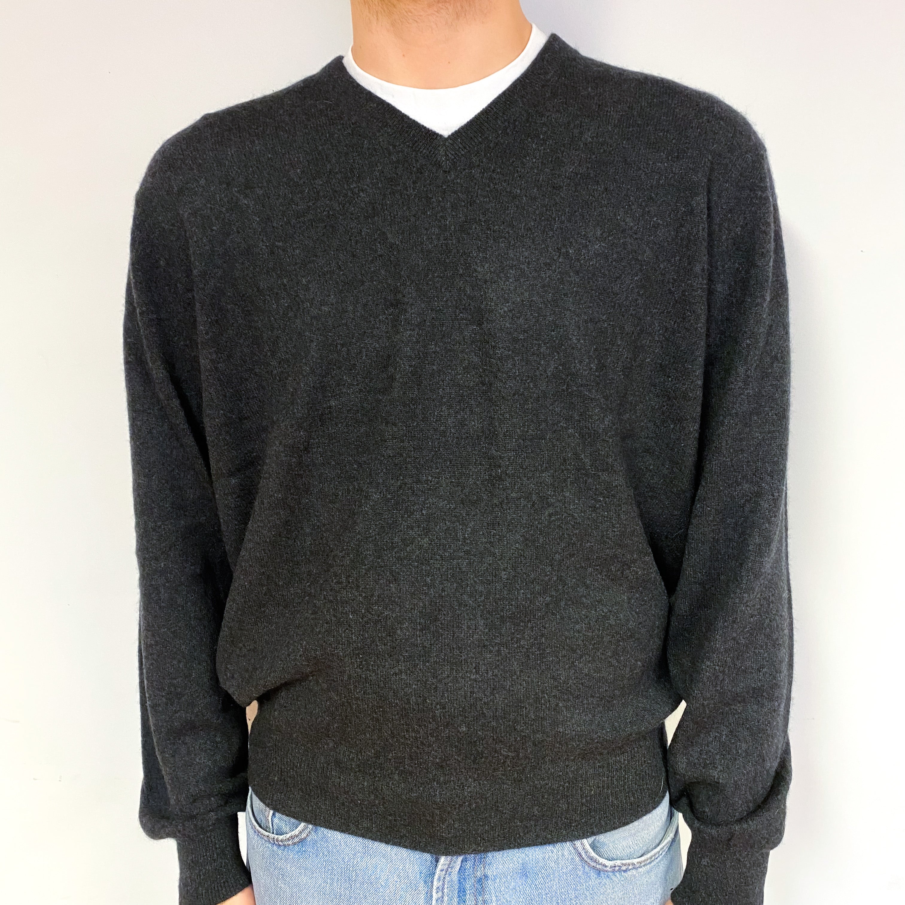 Men's Charcoal Grey Slouchy Cashmere V-Neck Jumper Medium