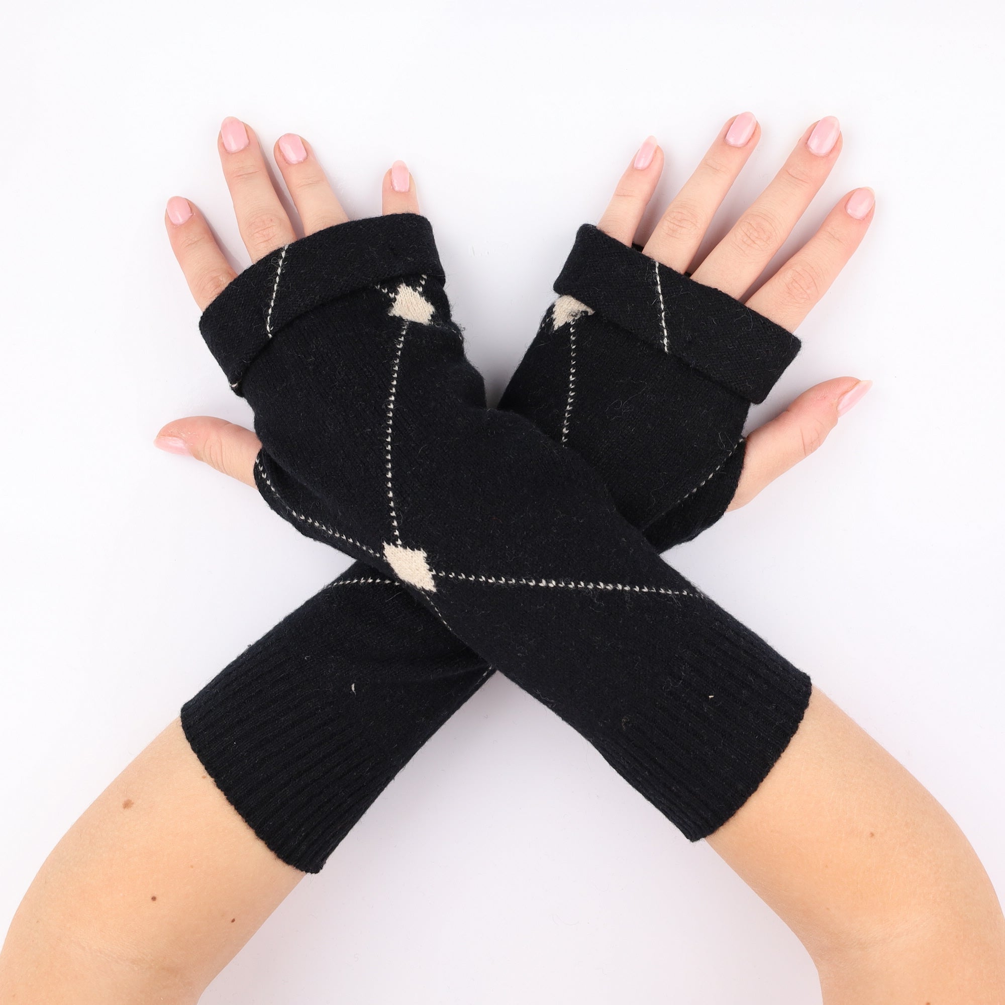 Black Diamond Pattern Fingerless Gloves