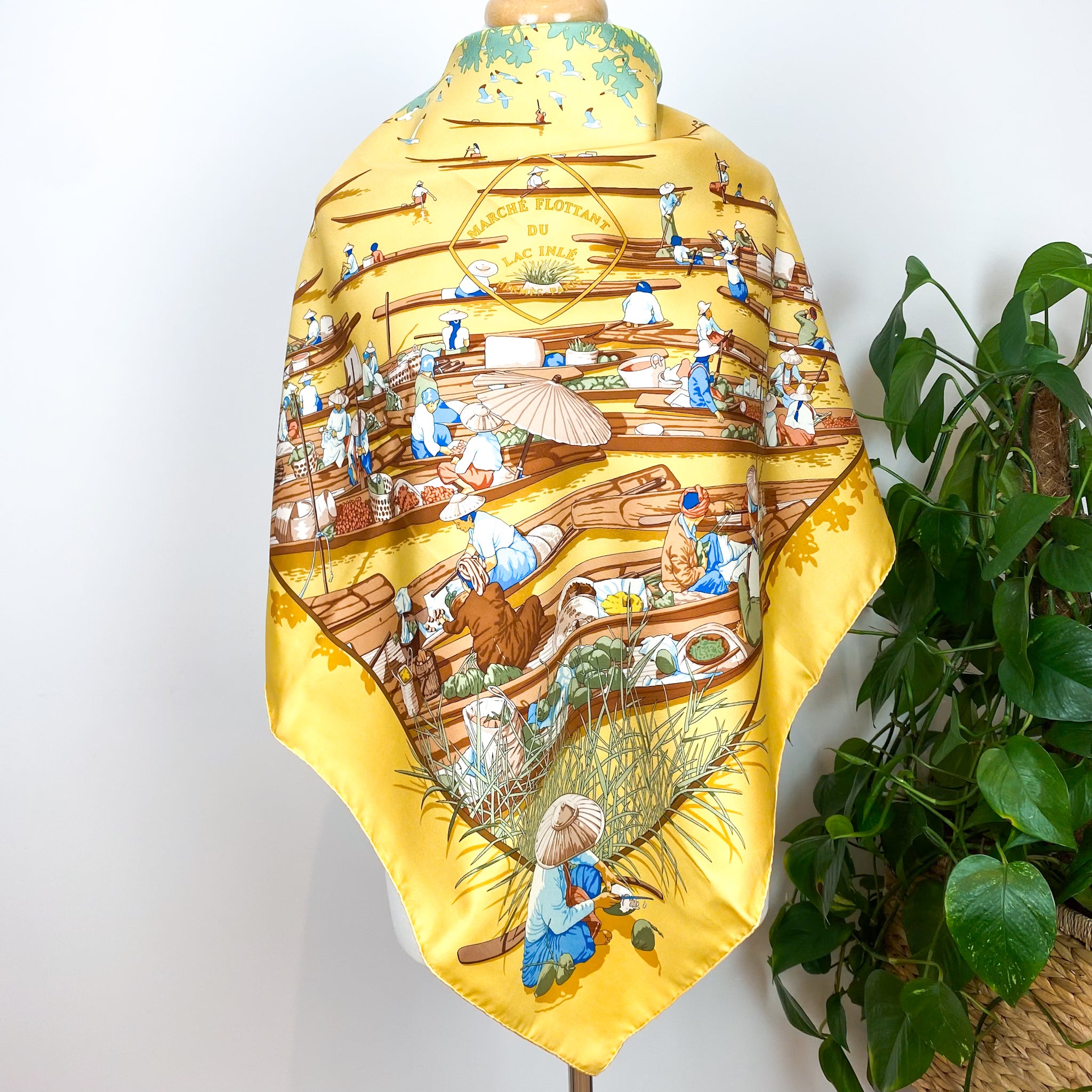 Immaculate Boxed Hermes Marche Flottant du Lac Designer Silk Scarf