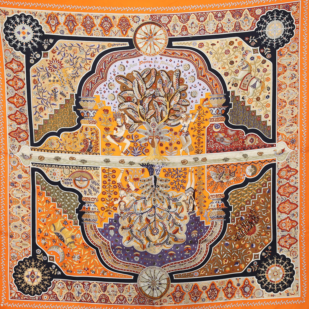 Brand New Boxed Hermès Aux Portes du Palais Silk Scarf