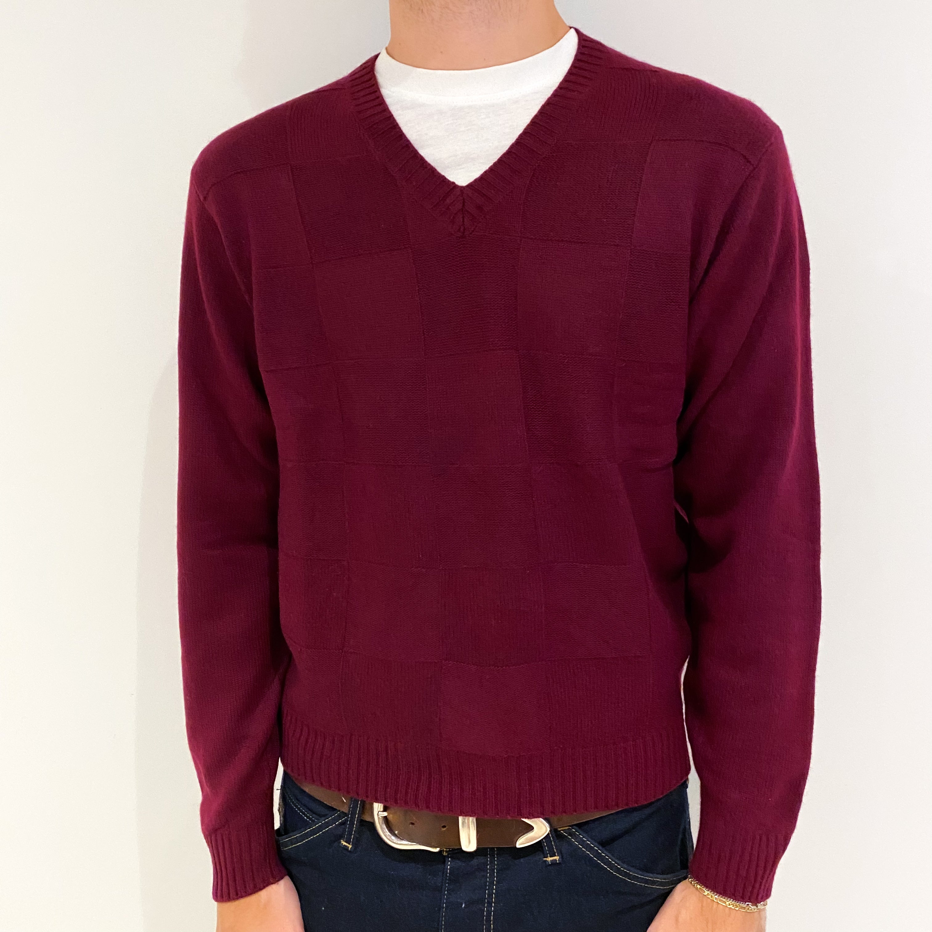 Men's Mulberry Red Textured Cashmere V-Neck Jumper Medium Short