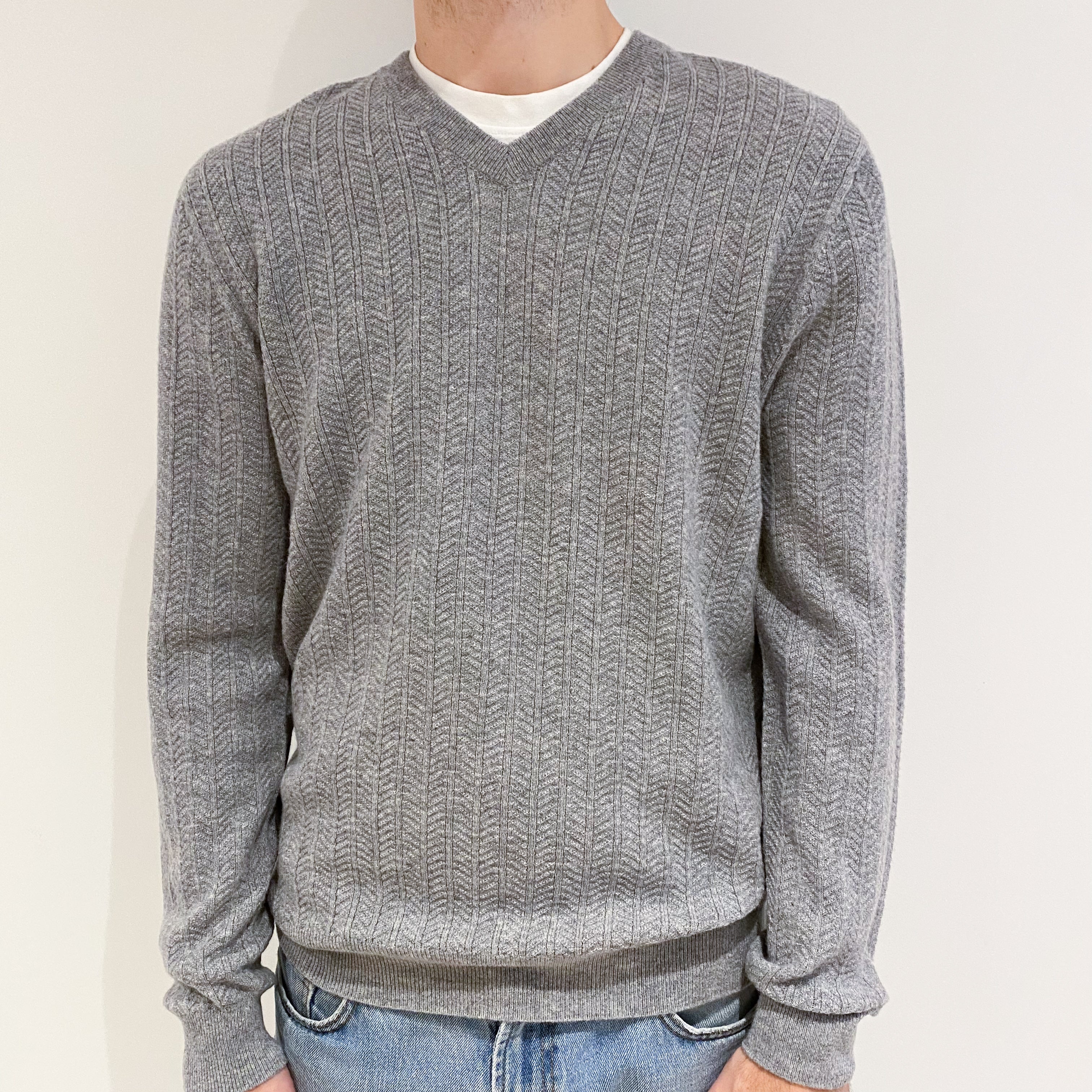 Men’s Brand New Scottish Smoke Grey Textured V-Neck Jumper Large