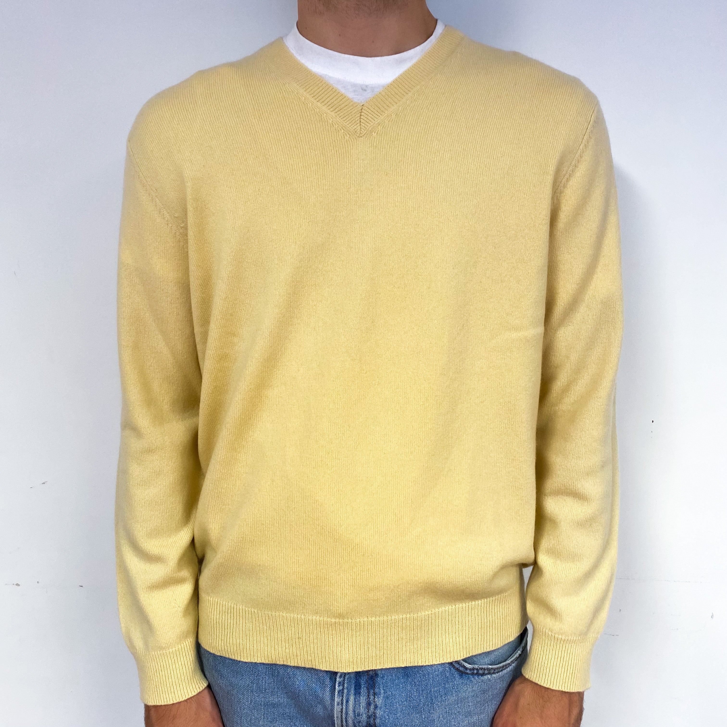 Men's Clotted Cream Cashmere V-Neck Jumper Medium