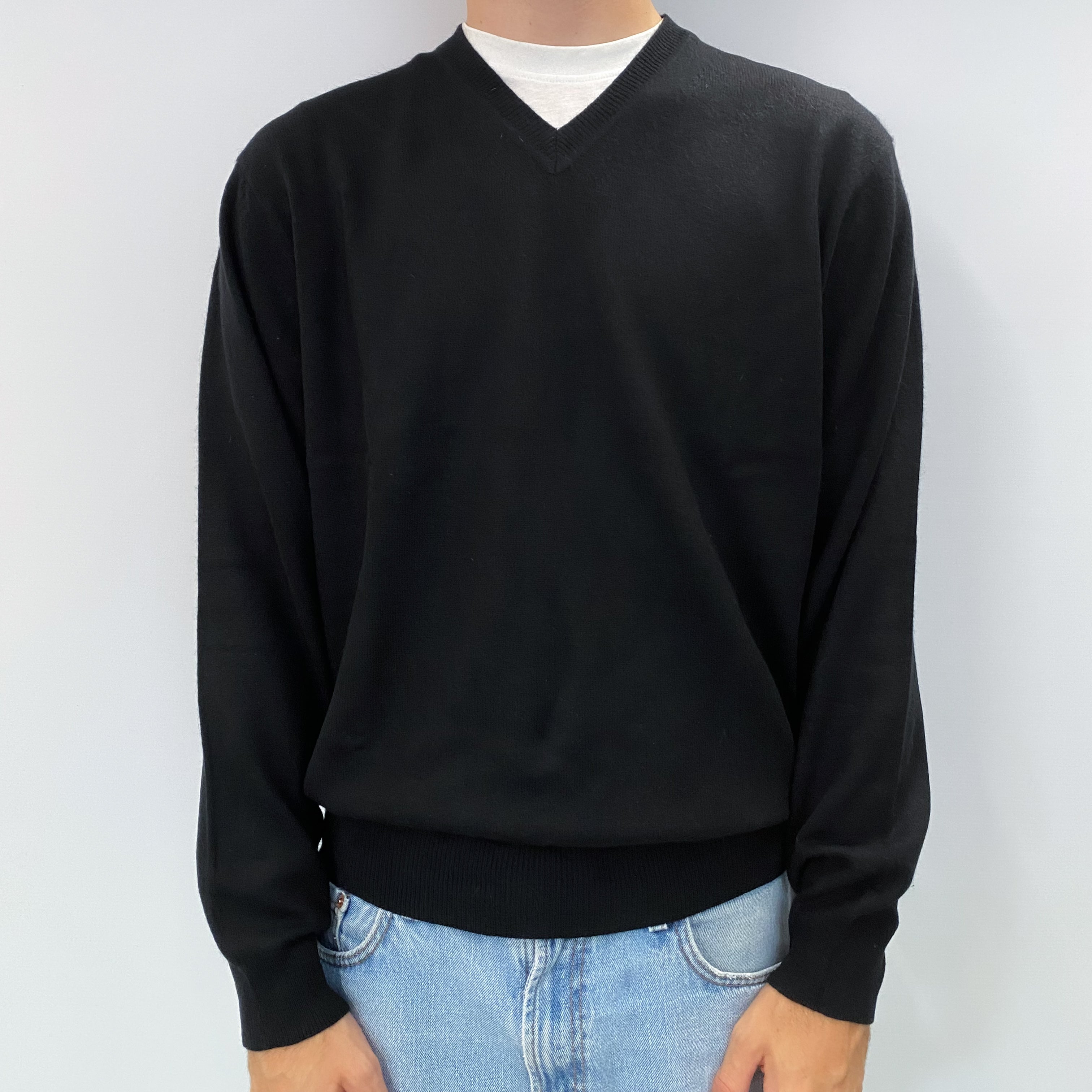 Men's Black Cashmere V Neck Jumper Large