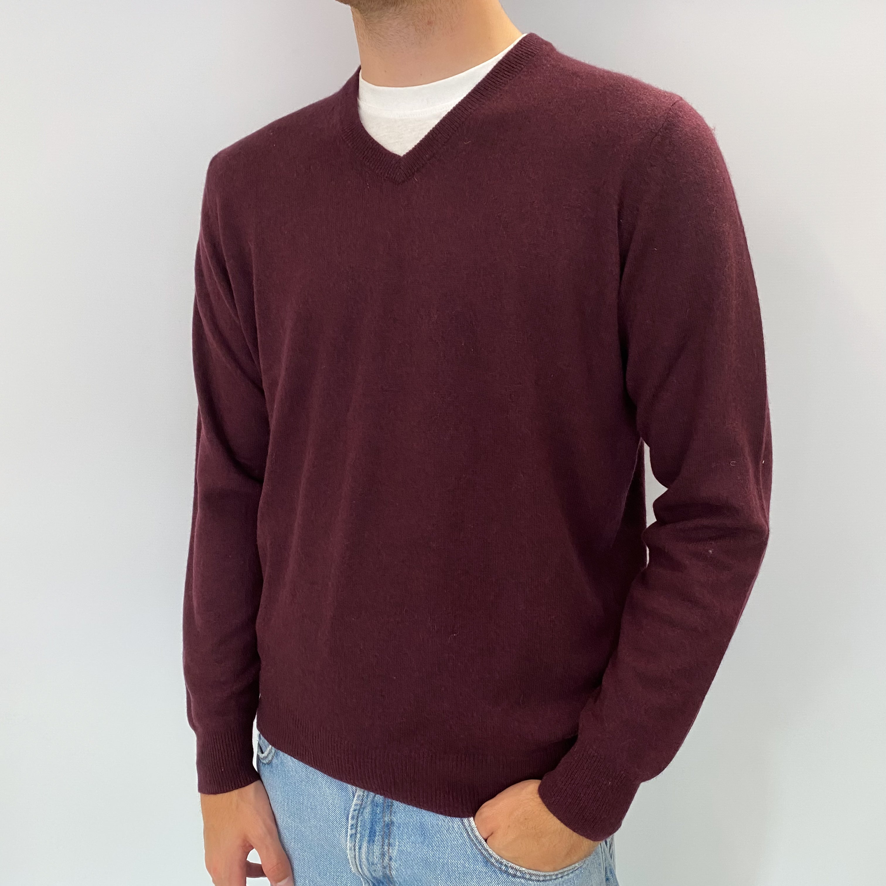 Men's Mulberry Purple Cashmere V Neck Jumper Medium