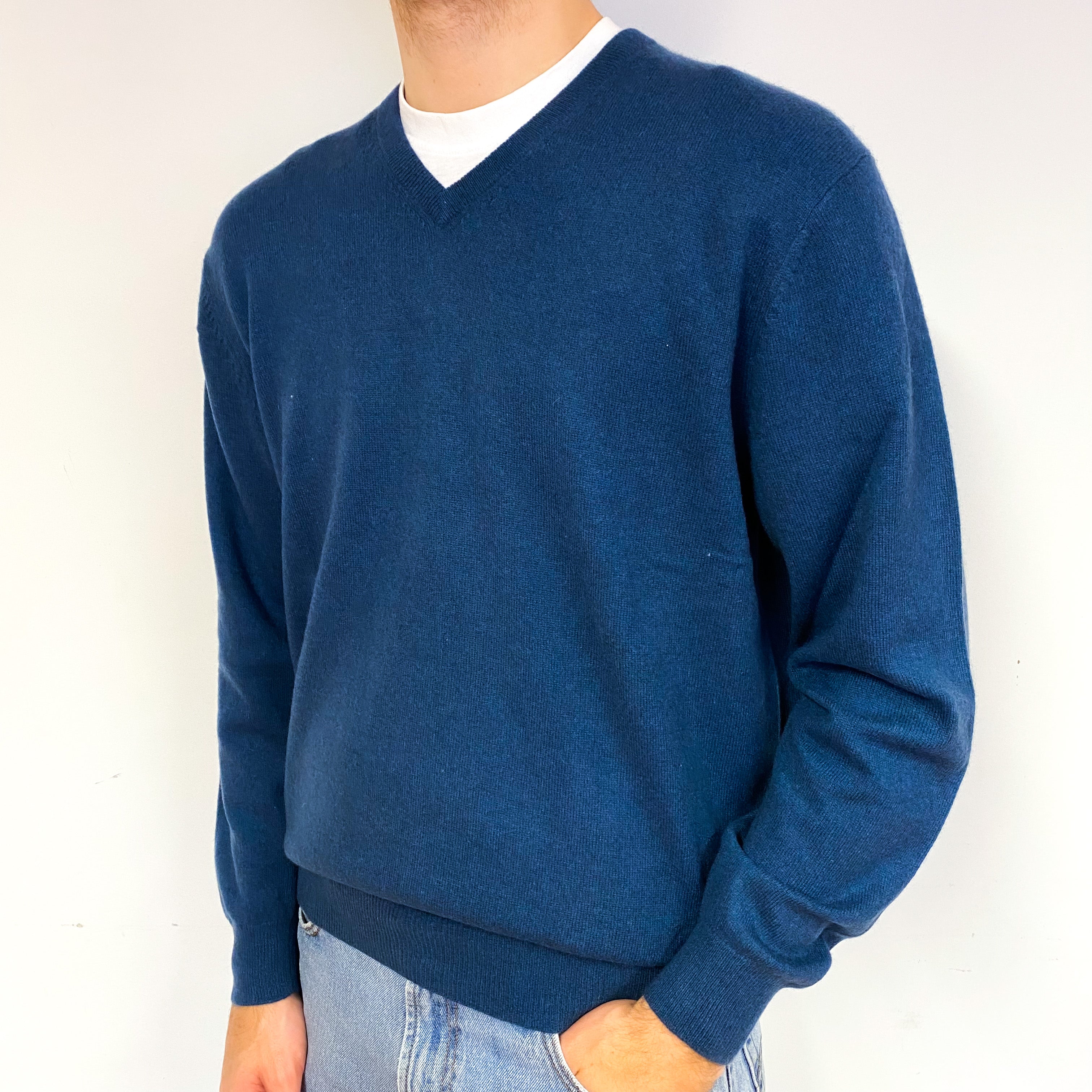 Men's Deep Ocean Blue Cashmere V-Neck Jumper Large
