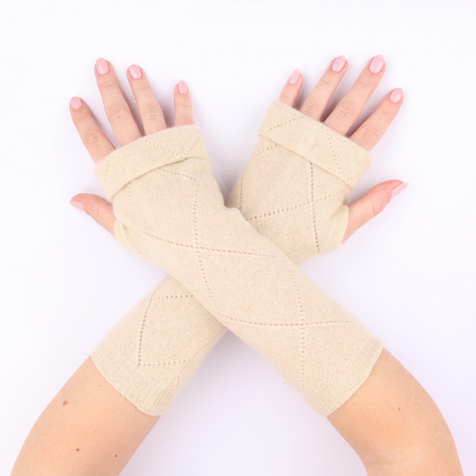 Oatmeal Diamond Knit Fingerless Gloves