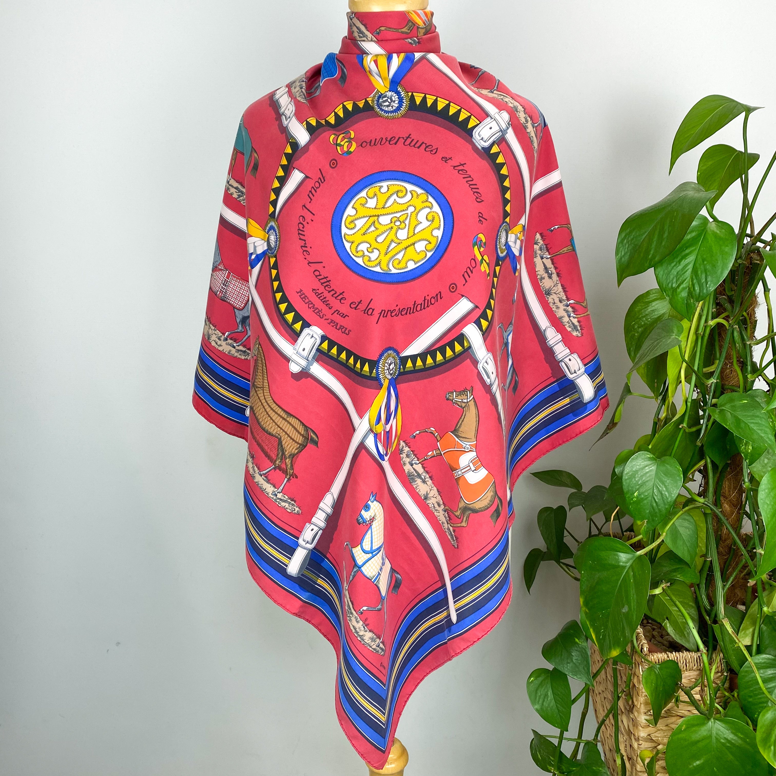 Hermès Couvertures et Tenues de Jour Silk Scarf