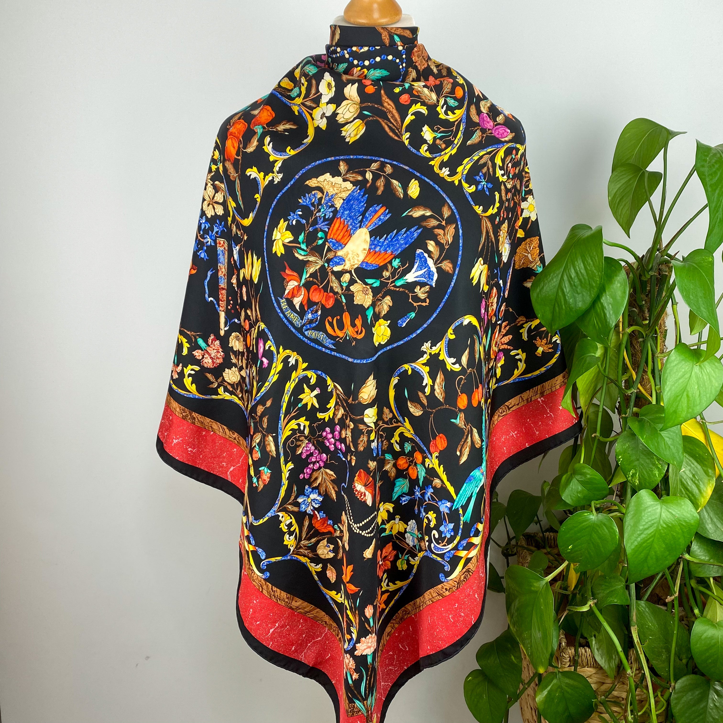 Immaculate Boxed Hermès Pierres D’orient Et d’Occident Silk Scarf