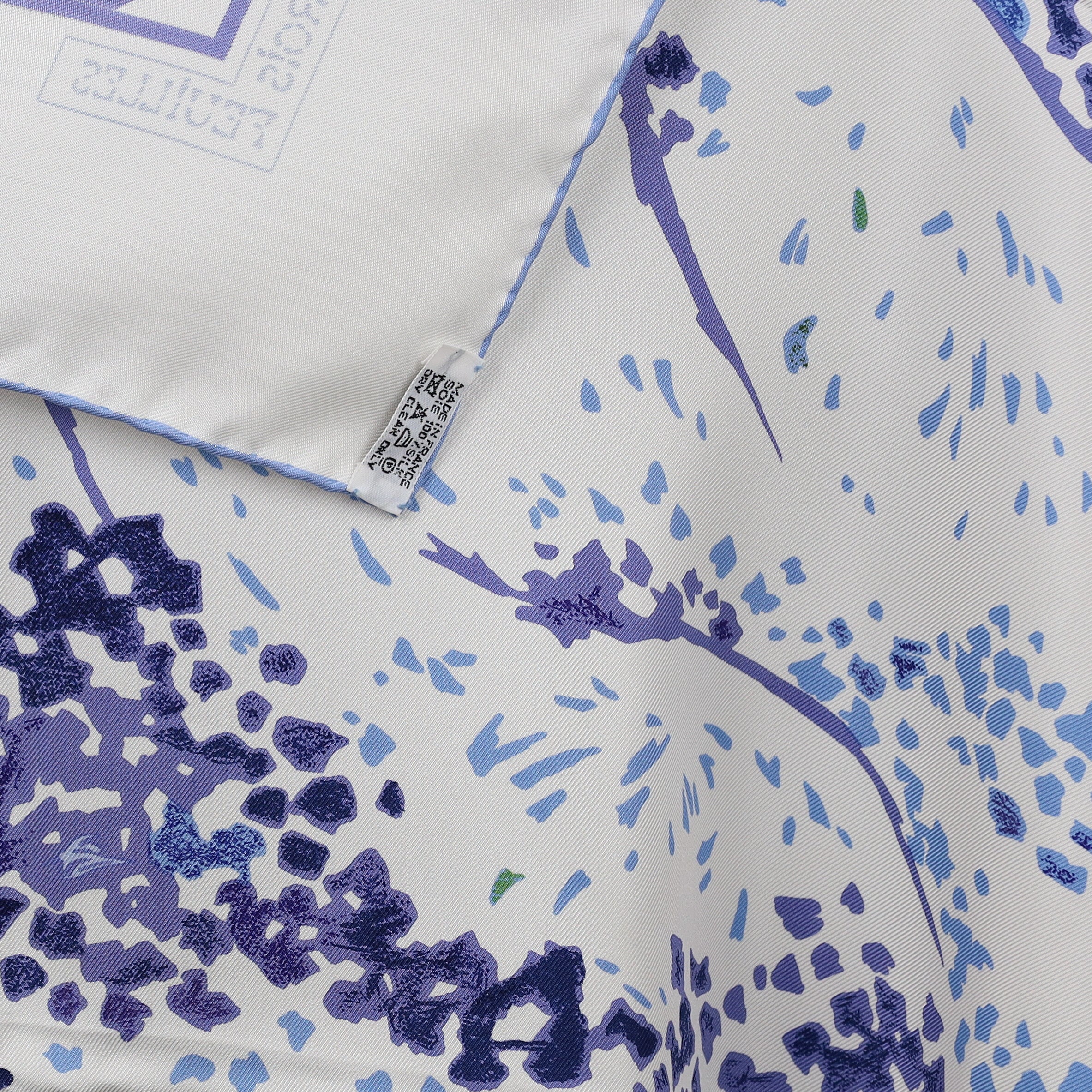 Brand New Boxed Hermès Trois Feuilles Silk Scarf