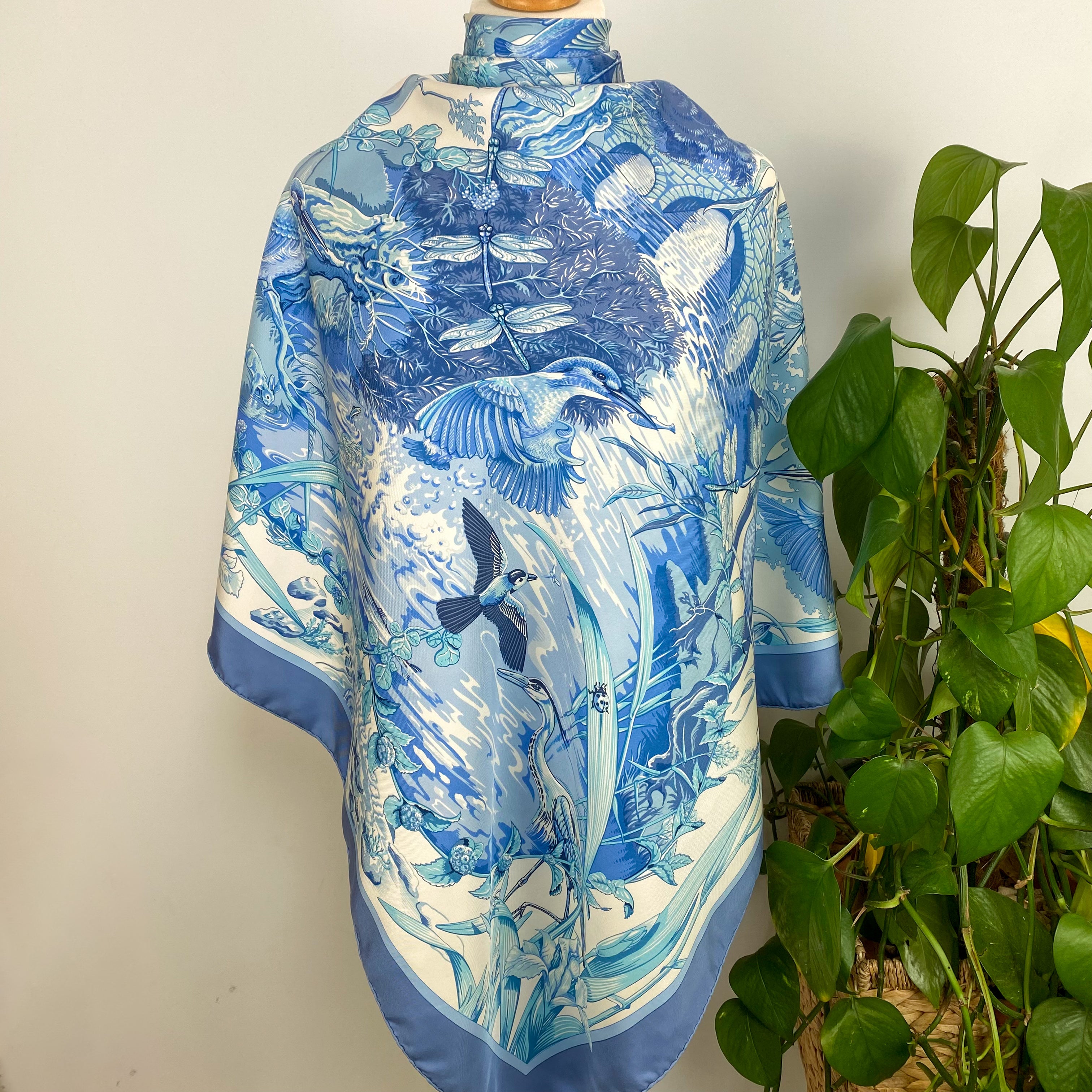 Immaculate Boxed Hermès Au Bord De L’eau Silk Scarf