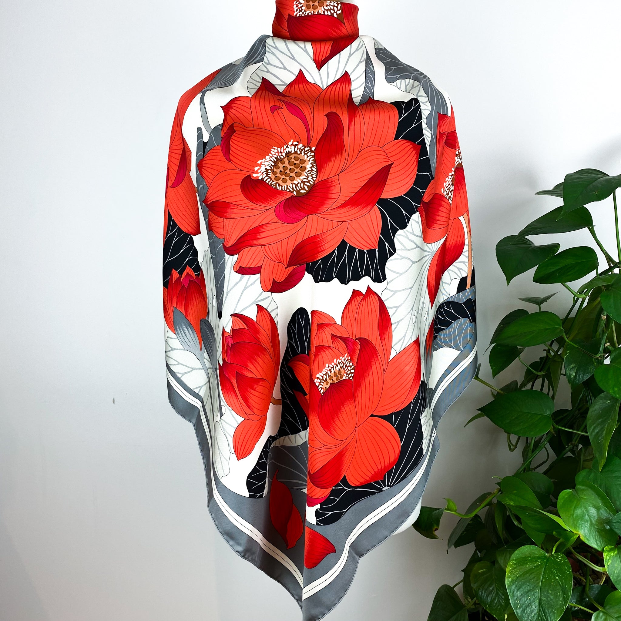 Boxed Hermes Fleur de Lotus 1961 Designer Silk Scarf