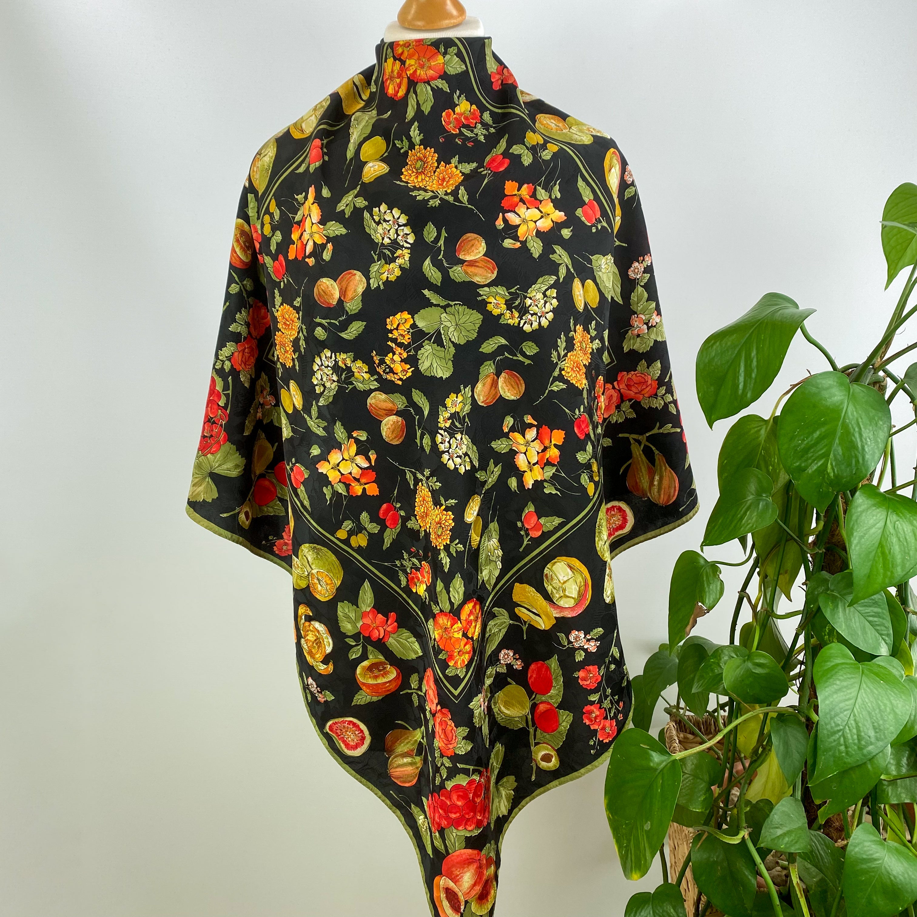 Immaculate Fruit & Floral Design Vintage Silk Scarf