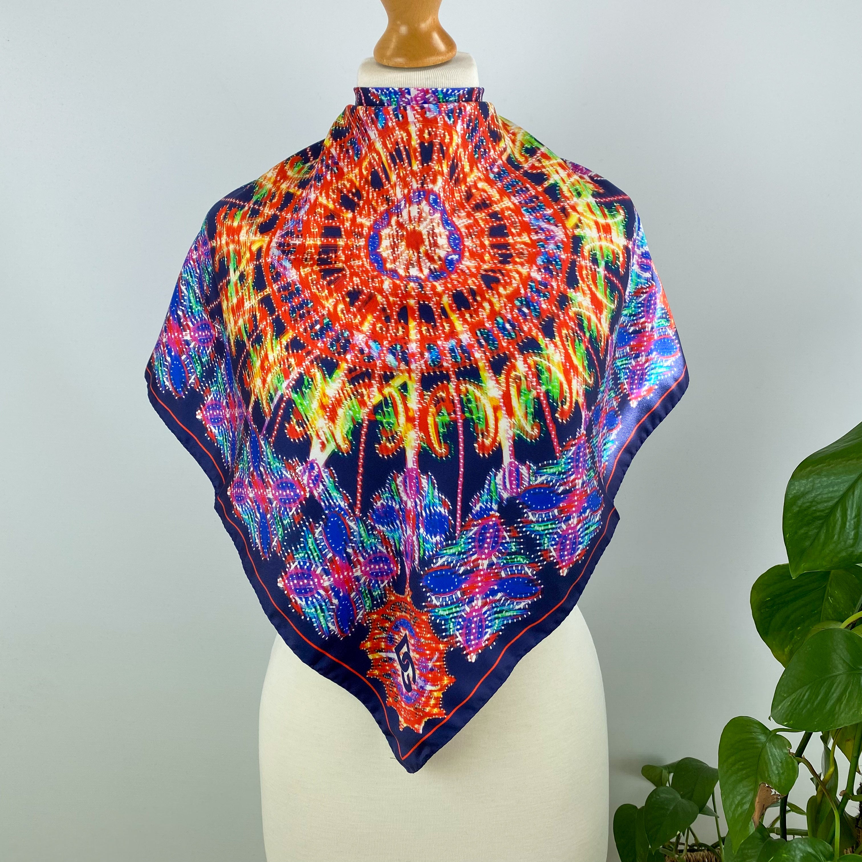 Excellent Dolce & Gabbana Small Silk Scarf