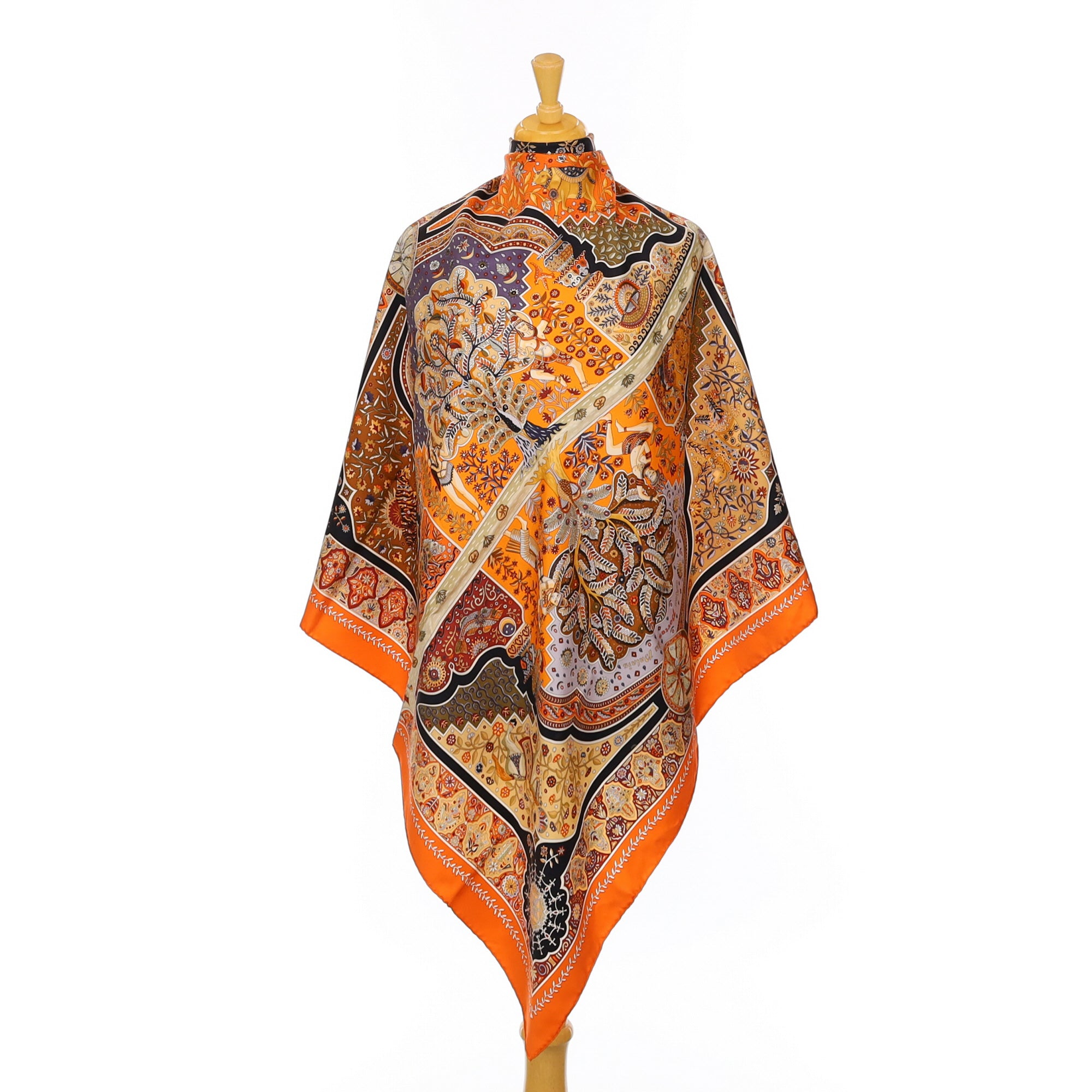 Brand New Boxed Hermès Aux Portes du Palais Silk Scarf