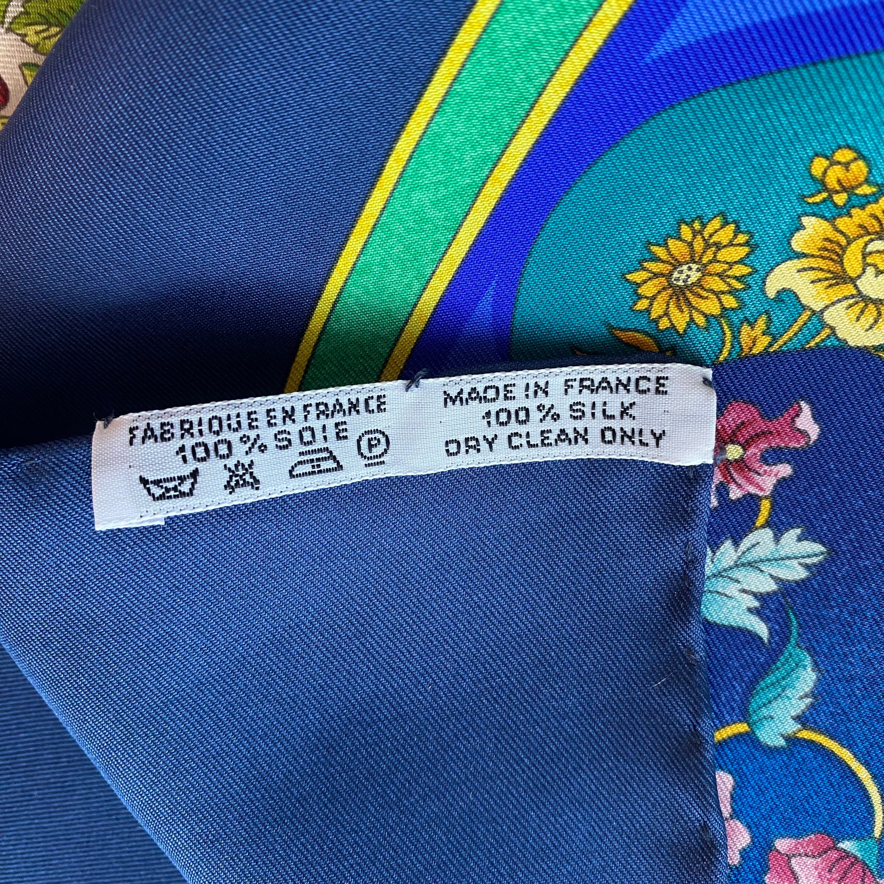 Immaculate Hermès Qu’ importe le Flacon Silk Scarf