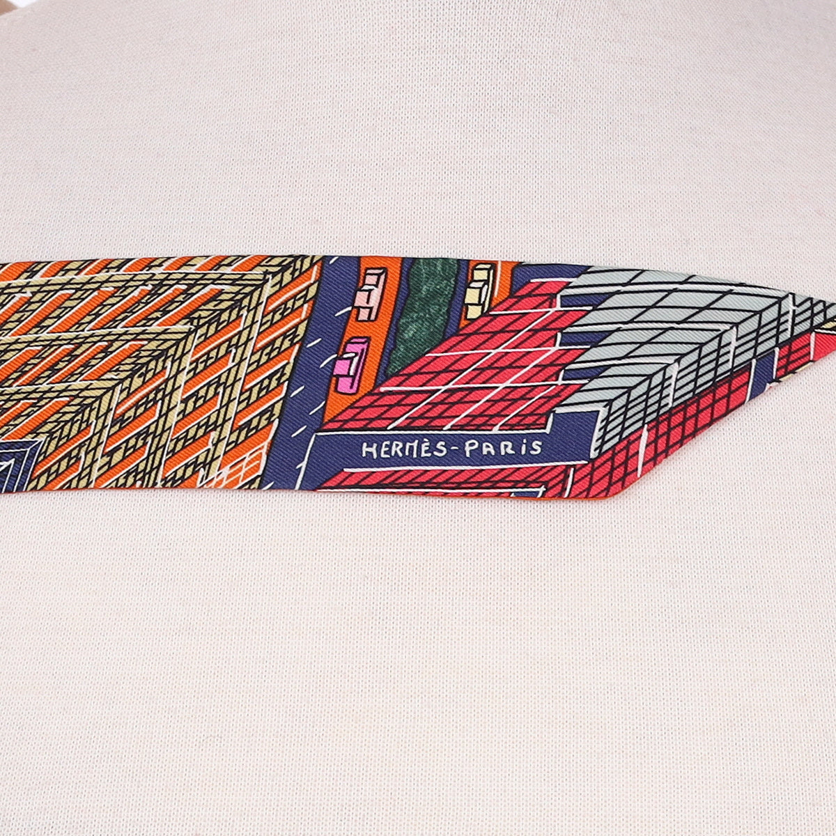 Brand New Boxed Hermès Twilly Silk Scarf