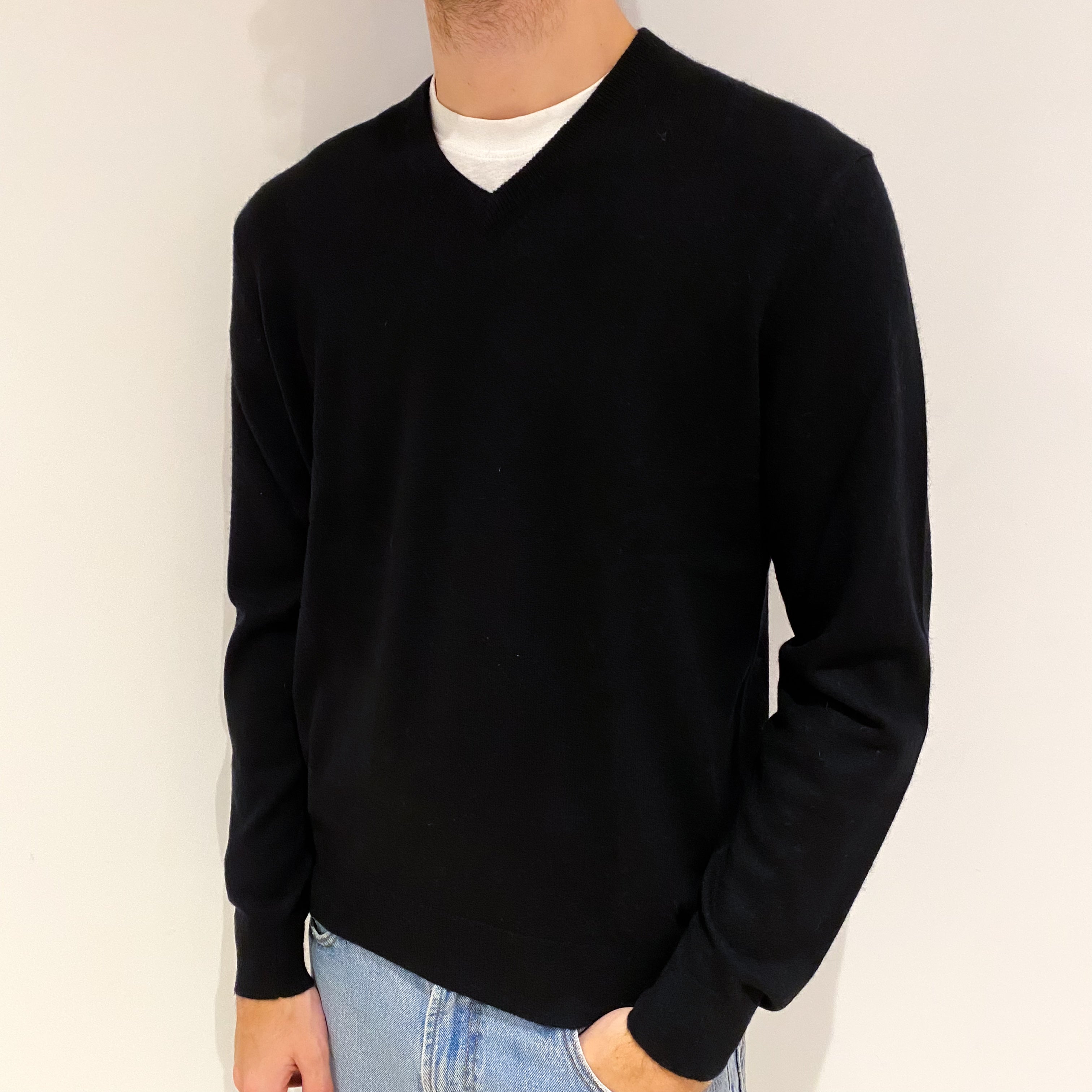 Men's Black Cashmere V Neck Jumper Medium