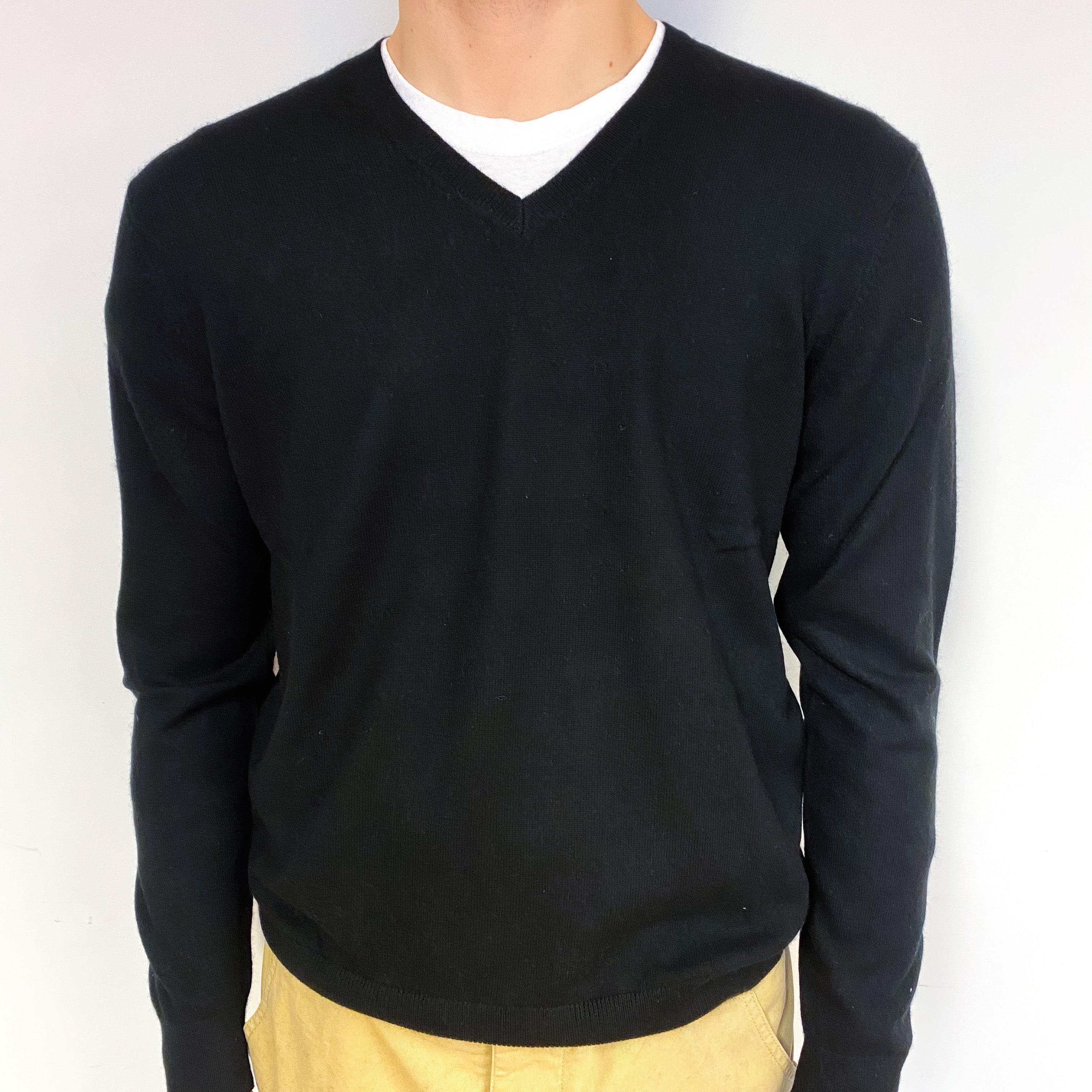 Men's Slim Black Cashmere V-Neck Jumper Large