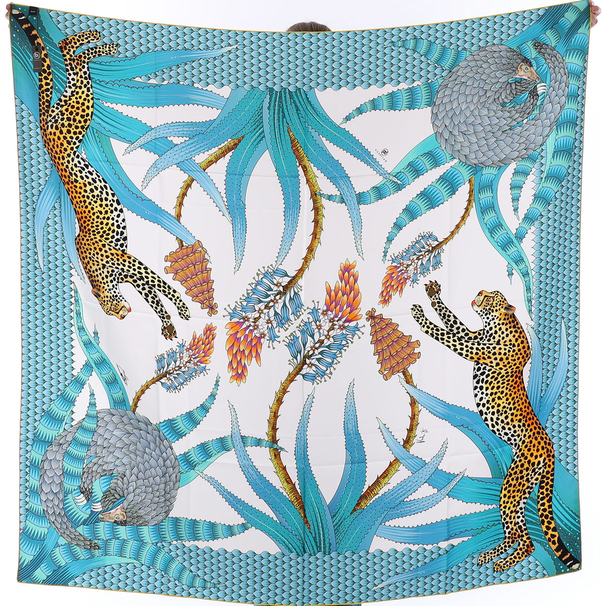 Brand New Bellezza Ivory & Blue Leopard Double Faced Silk Scarf Extra Large
