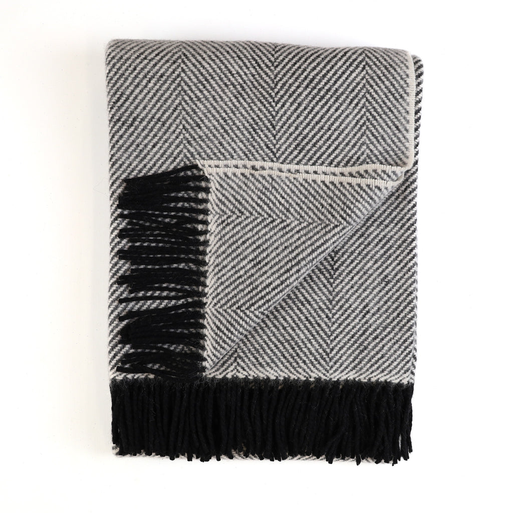 Brand New English Ivory and Black Herringbone Extra Chunky Woven Cashmere Blanket