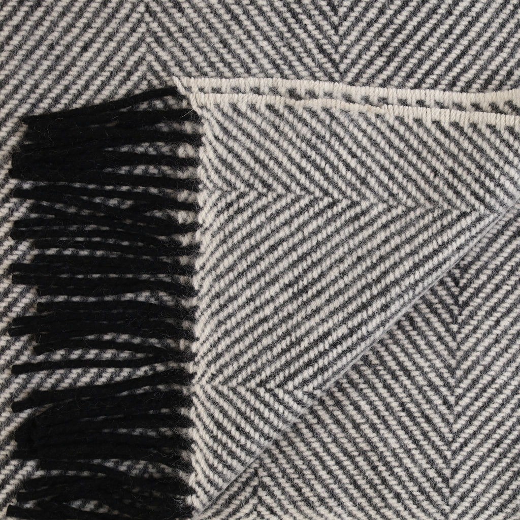 Brand New English Ivory and Black Herringbone Extra Chunky Woven Cashmere Blanket