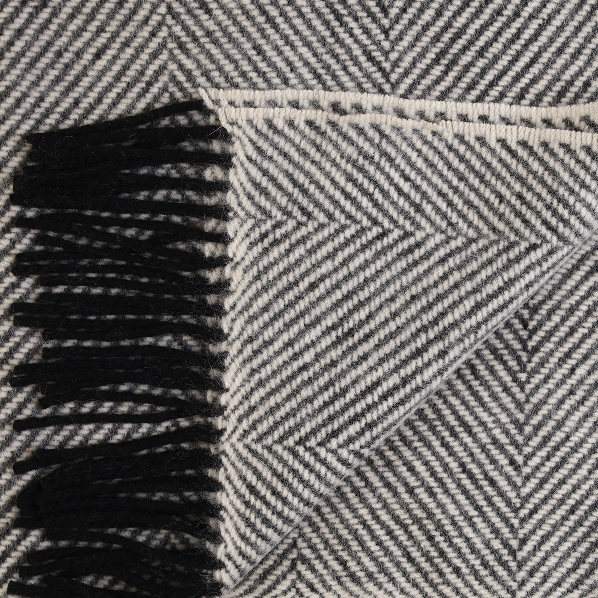 Brand New English Ivory and Black Herringbone Extra Chunky Woven Cashmere Blanket