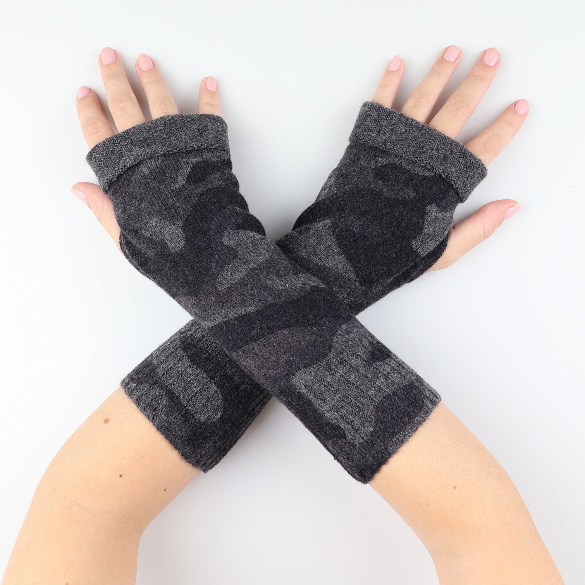 Charcoal Grey Camo Patterned Fingerless Gloves