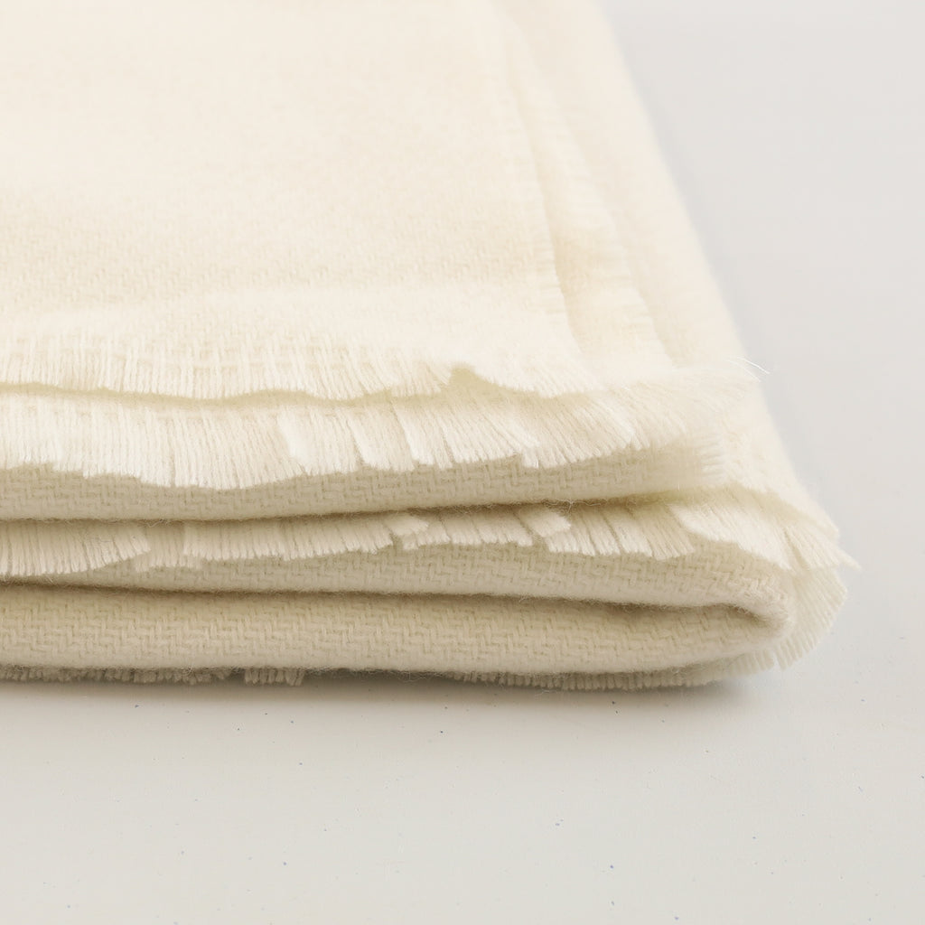 Brand New Scottish Warm White Luxury Woven Cashmere Blanket