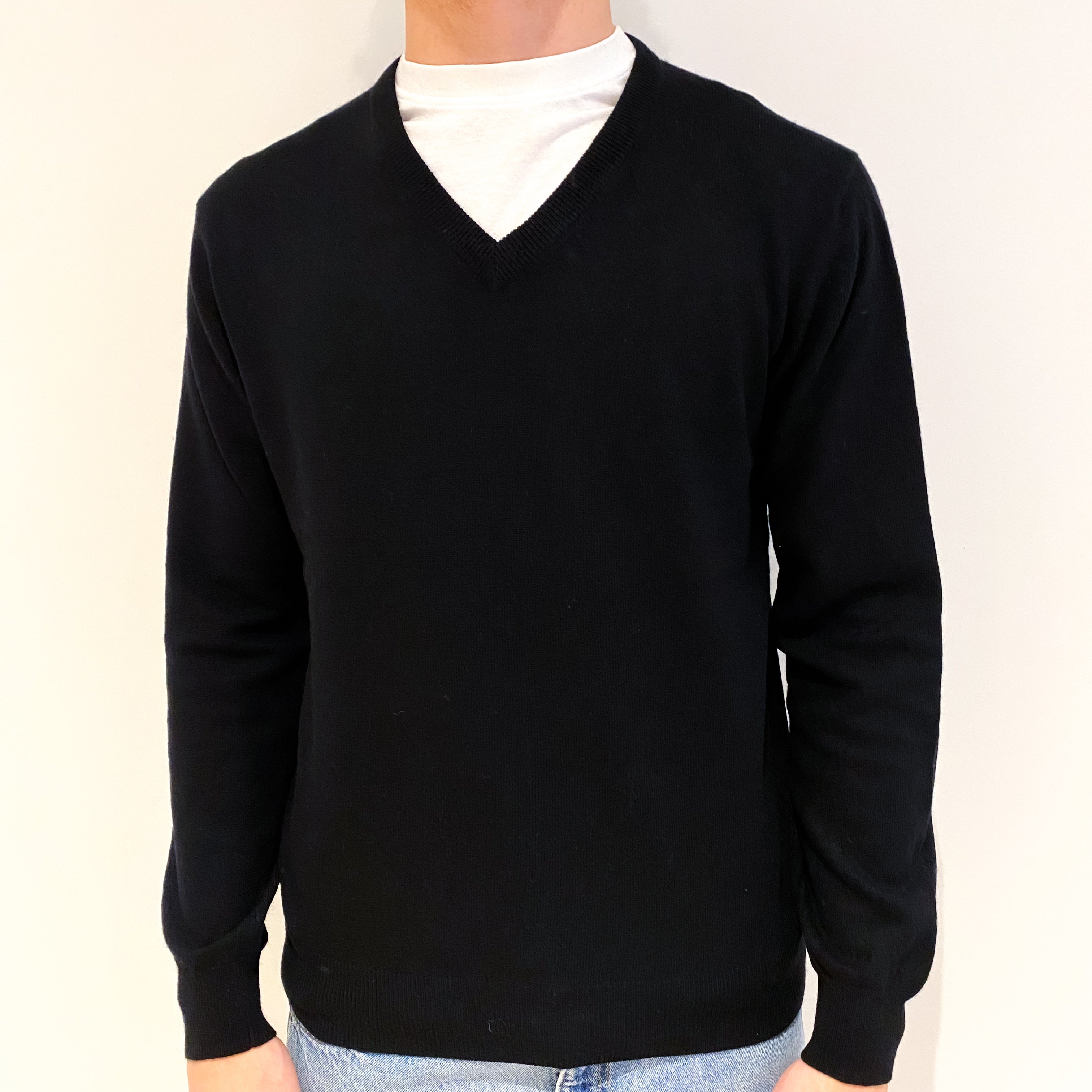Men's Black Cashmere V-Neck Jumper Medium