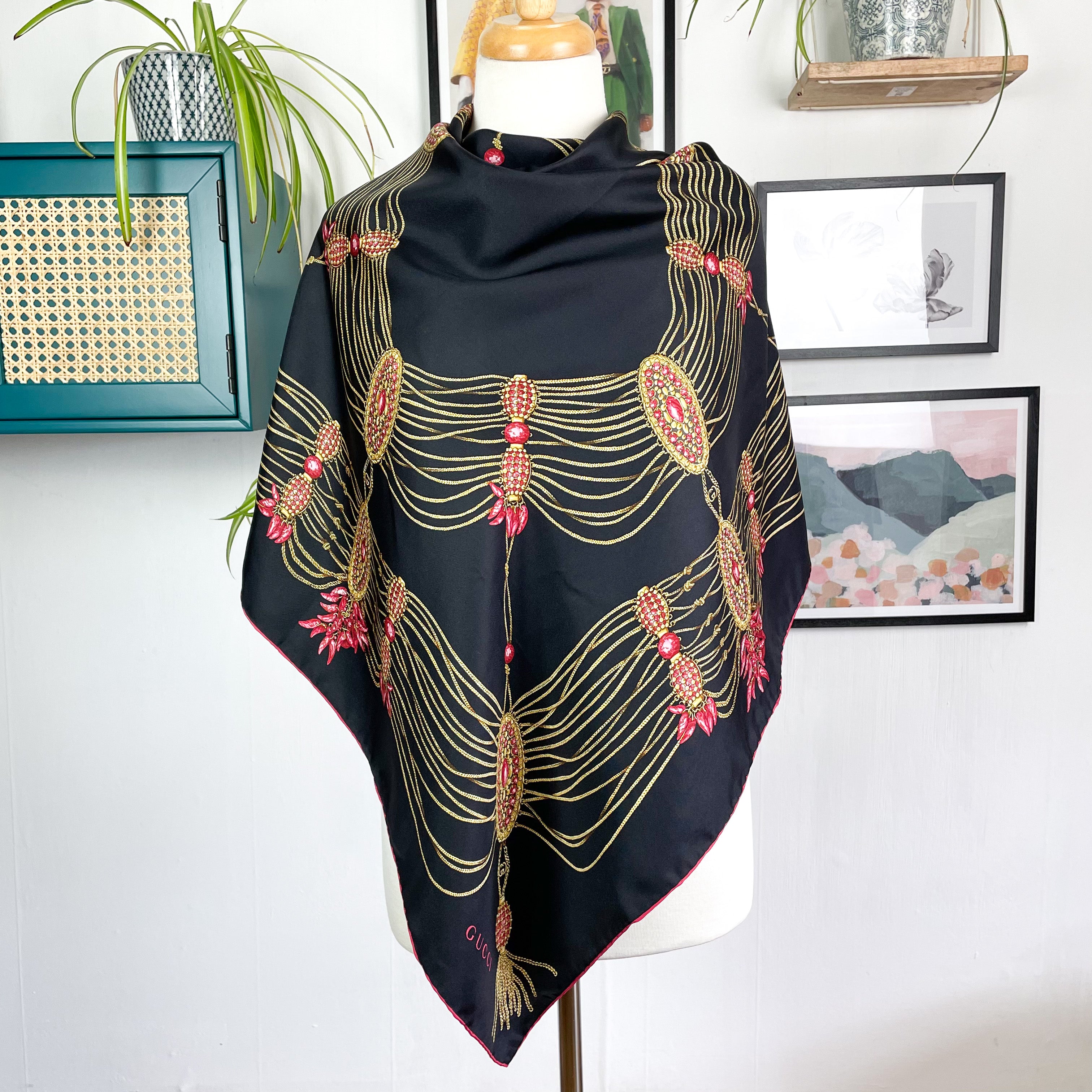 Stunning Gucci Designer Silk Scarf