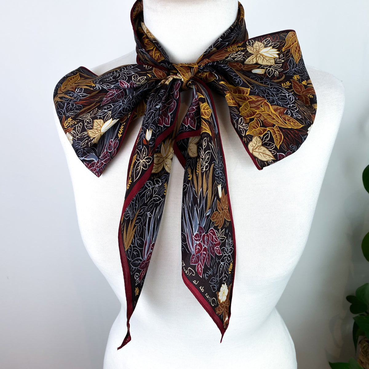 Oscar De La Renta Pussy Bow Vintage Silk Scarf