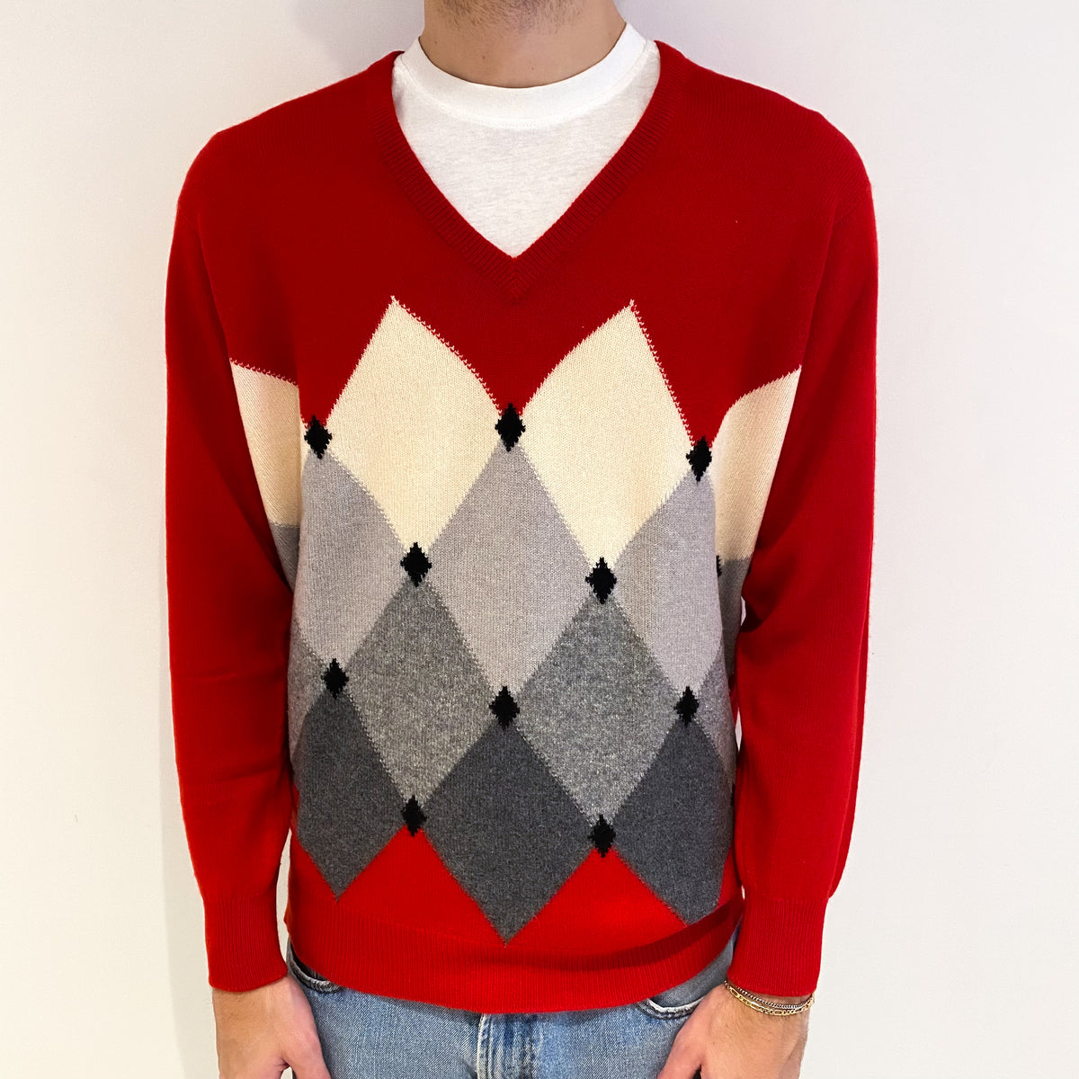 Men's Red Diamond Pattern Cashmere V Neck Jumper Large
