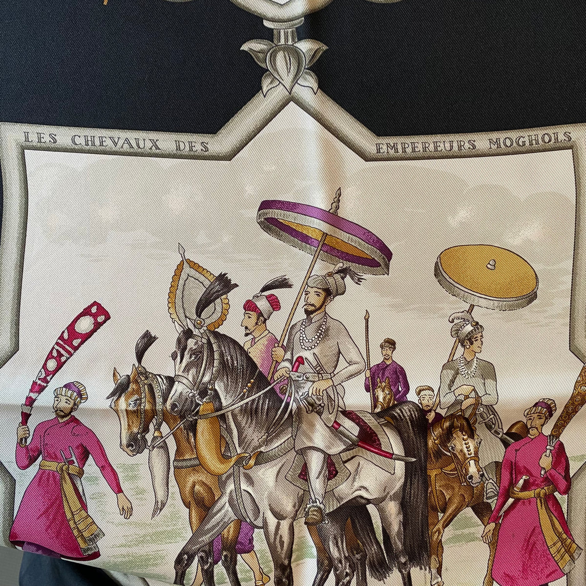 Hermès Les Chevaux des Empereurs Moghols Silk Scarf Quite Rare